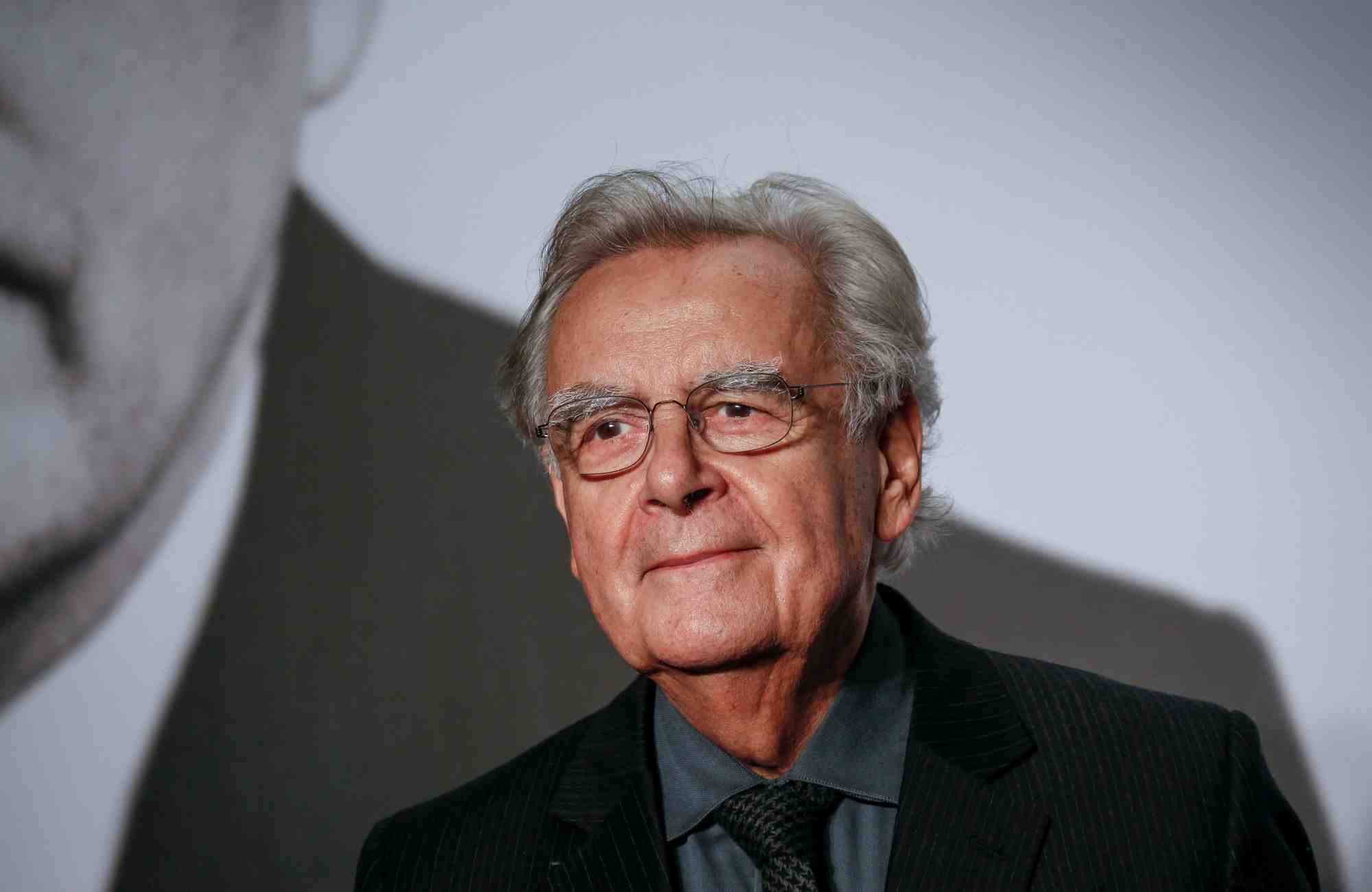 Le journaliste et ecrivain francais bernard pivot pose pour les photographes lors de l'ouverture du festival lumiere grand lyon