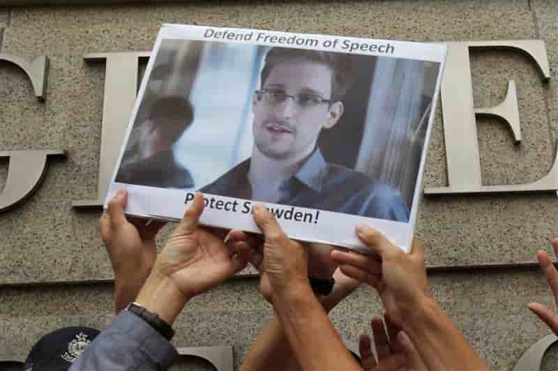 Le New York Times réclame la clémence pour Edward Snowden