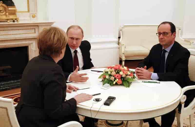 Poutine parle avec merkel et hollande de lutte anti-terroriste