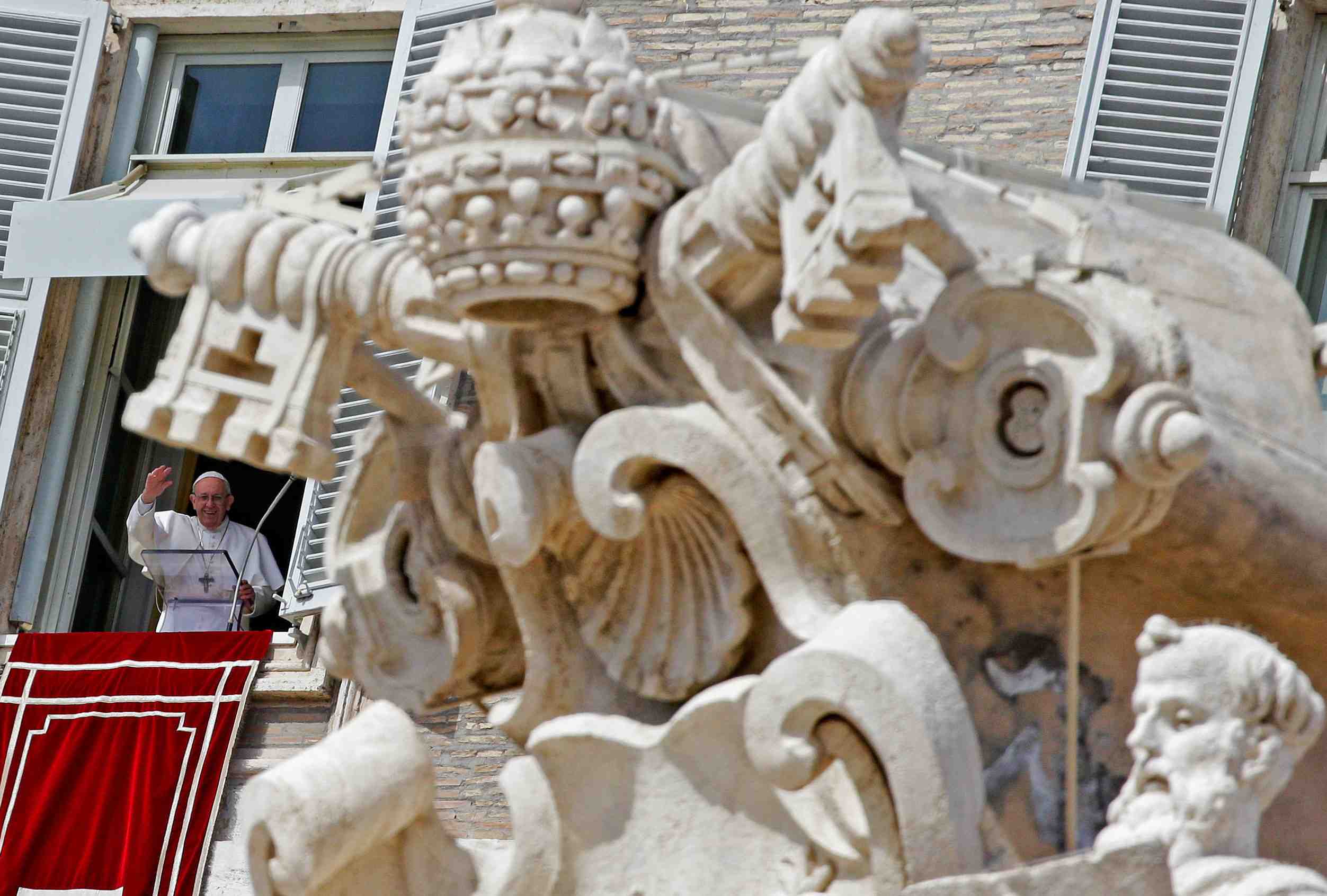 300 elus de la region provence-alpes-cote-d'azur recus par le pape lundi
