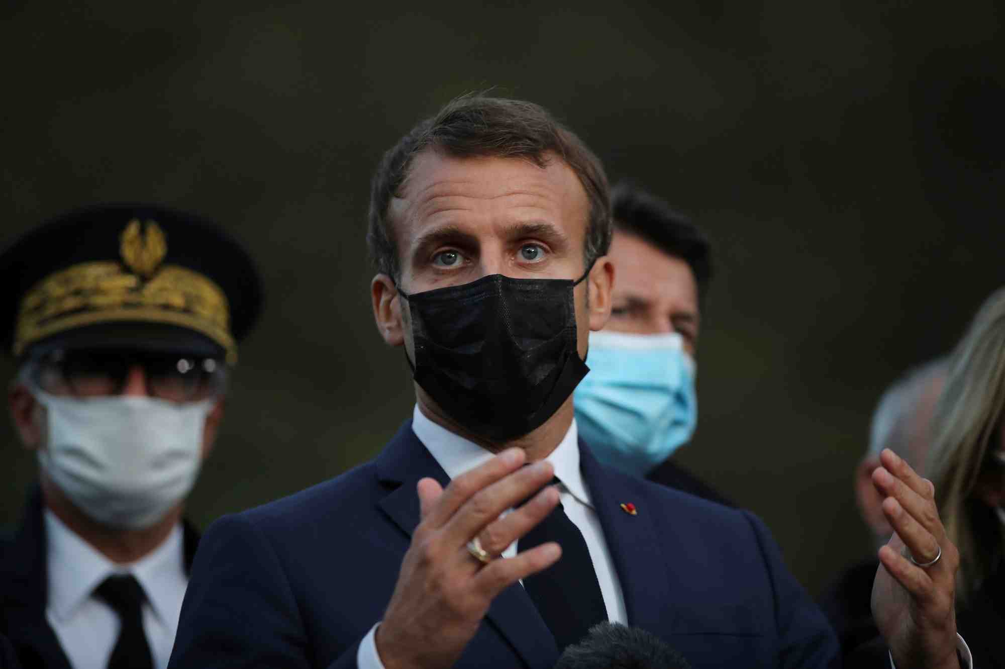 Macron dans les alpes-maritimes a la rencontre des sinistres