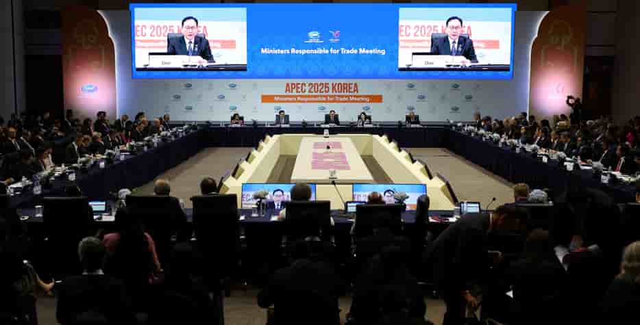 Le ministre sud-coréen du commerce, Cheong In-kyo, s’exprime lors de la cérémonie d’ouverture de la réunion des ministres de l’APEC chargés du commerce au centre de convention international de Seogwipo, sur l’île de Jeju, en Corée du Sud, le 15 mai 2025.’
