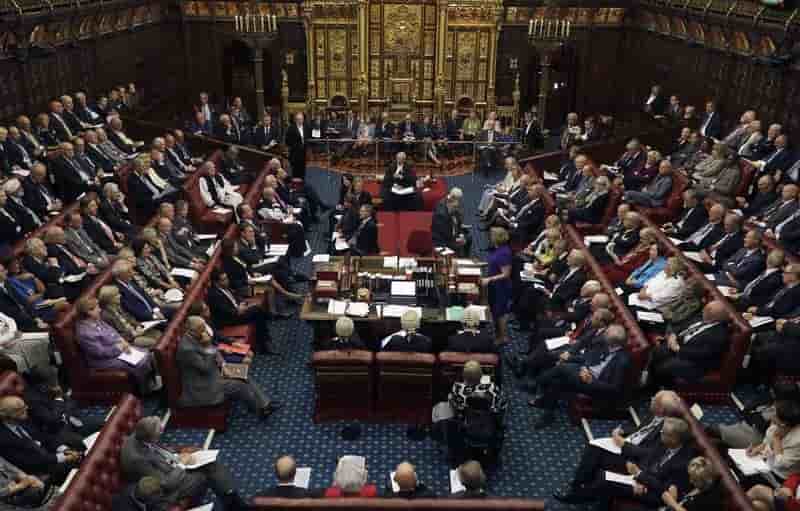 Les lords infligent un revers a may sur le brexit