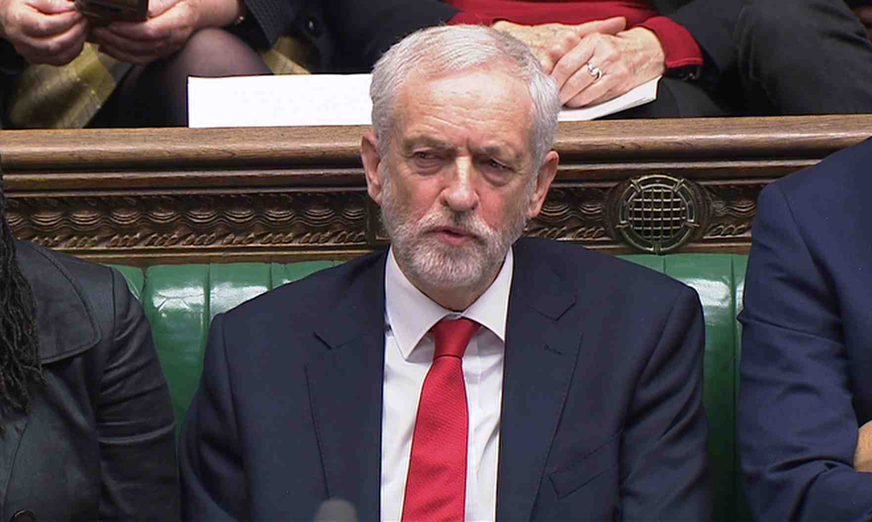 Seance houleuse aux communes, corbyn accuse d'avoir insulte may