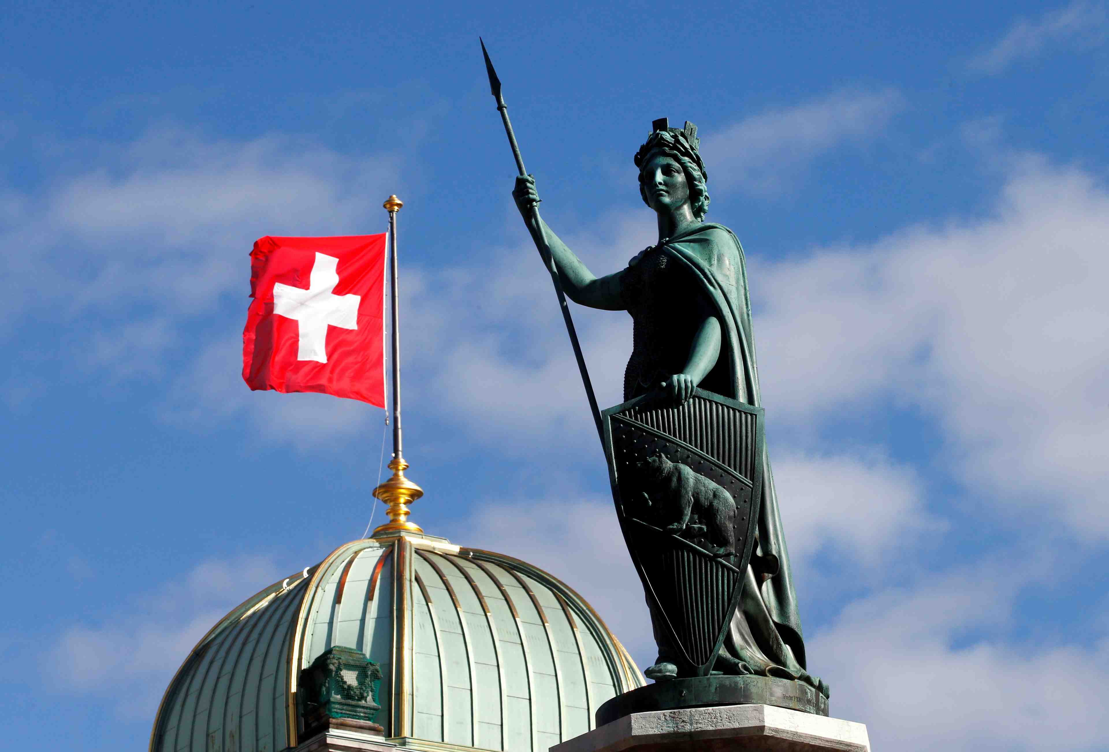Coronavirus: plus de 3.000 cas en suisse, une votation reportee