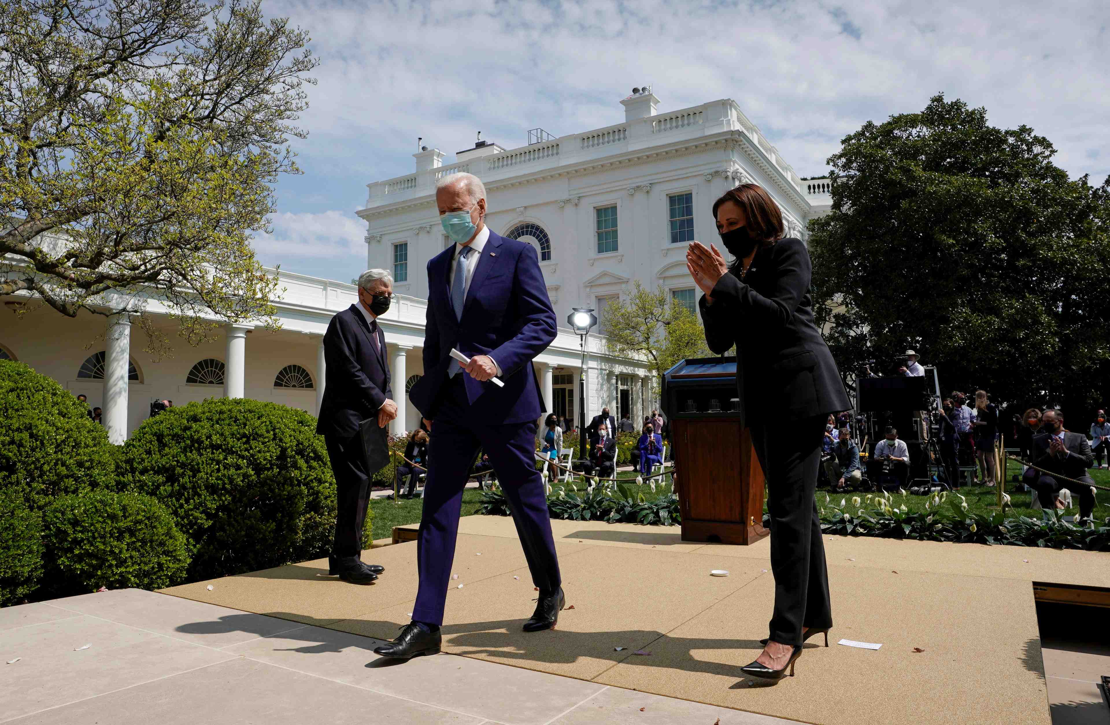 Usa: biden cree une commission chargee d'etudier une reforme de la cour supreme