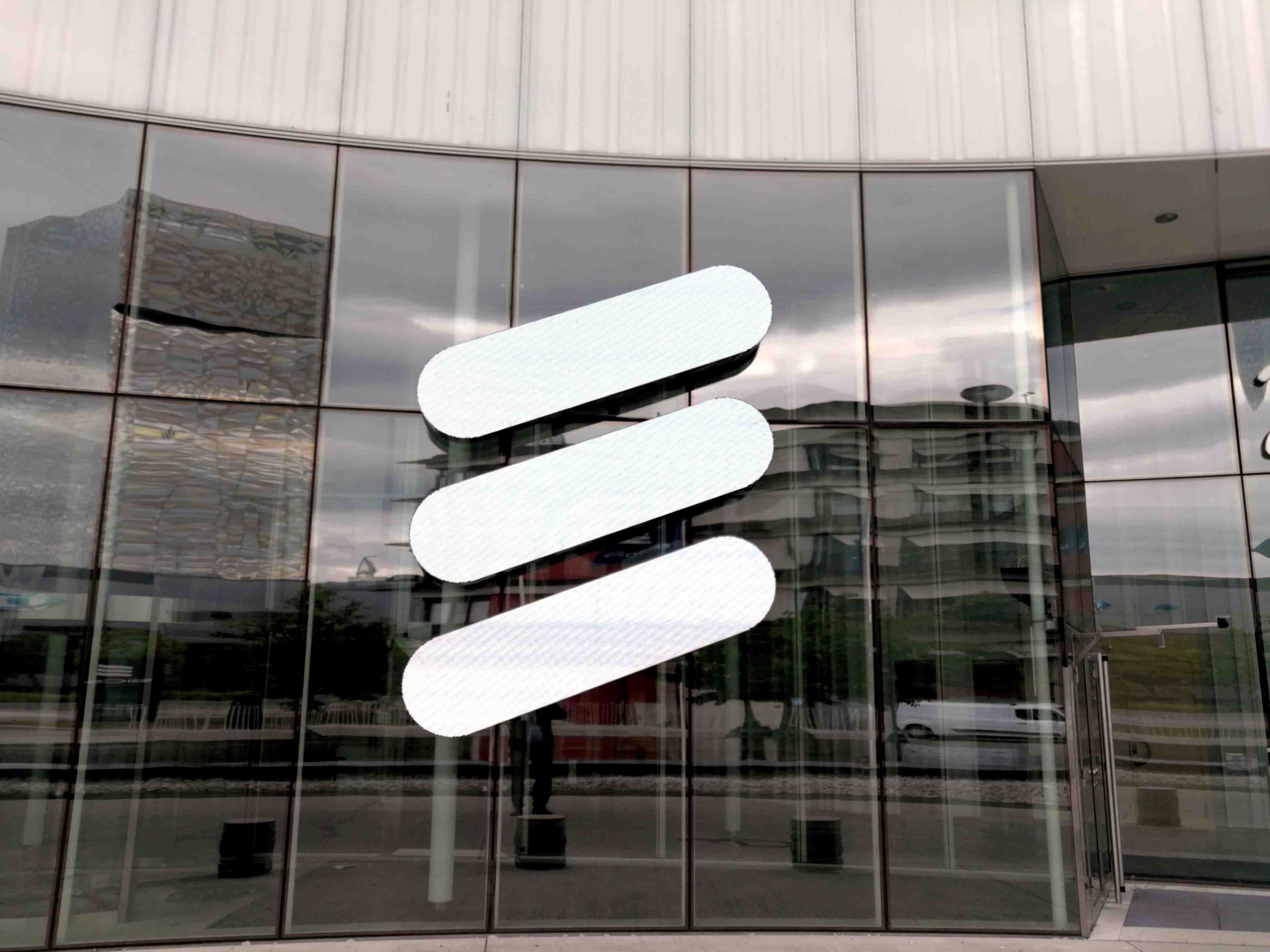 Ericsson penalise par la chine au deuxieme trimestre, l'action chute