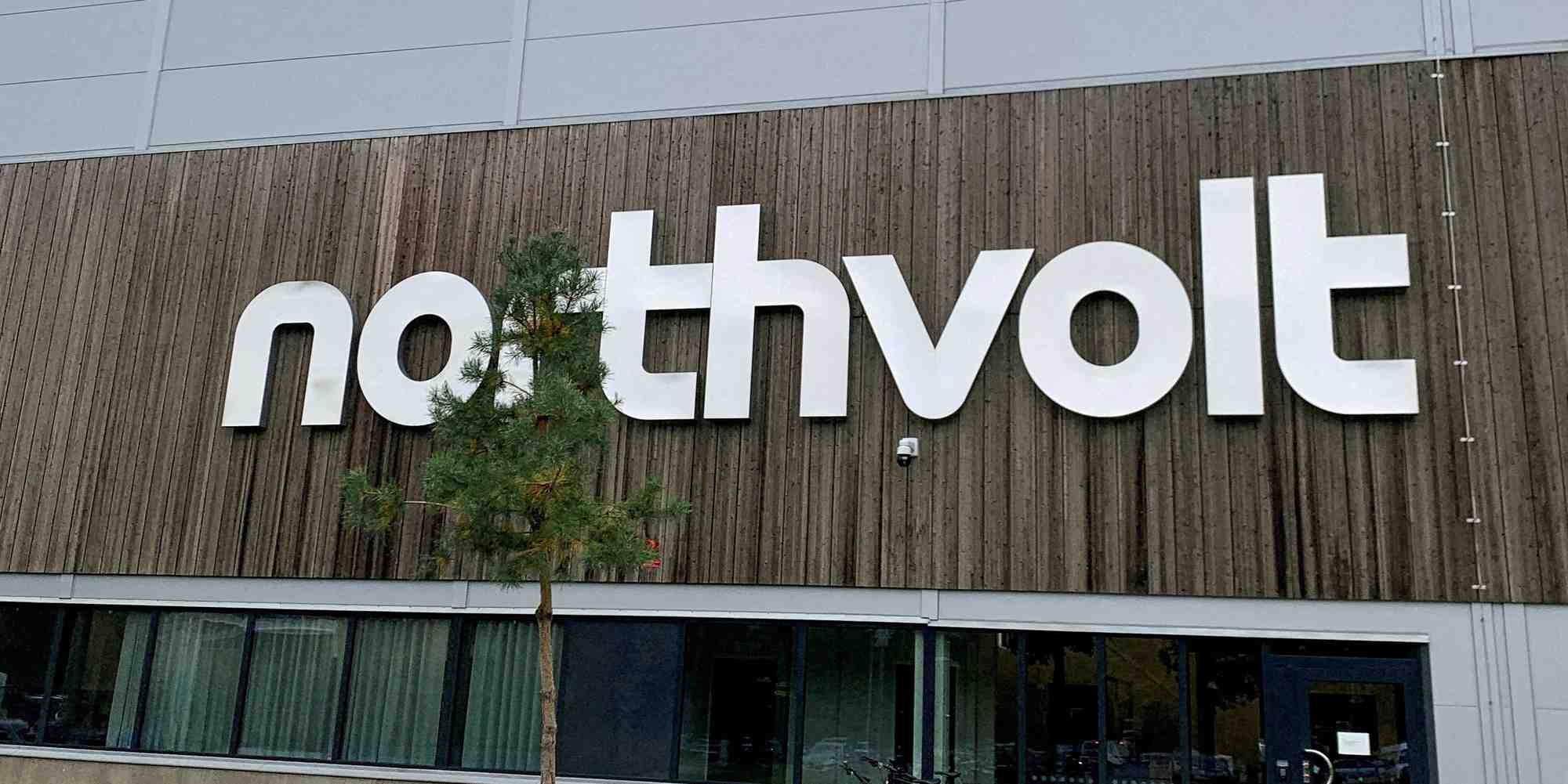Northvolt, qui faisait figure de précurseur européen dans la création d'une filière de batteries pour véhicules électriques sur le continent, rencontre des difficultés qui menacent sa survie.