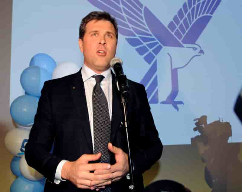 Bjarni benediktsson charge de former le gouvernement en islande