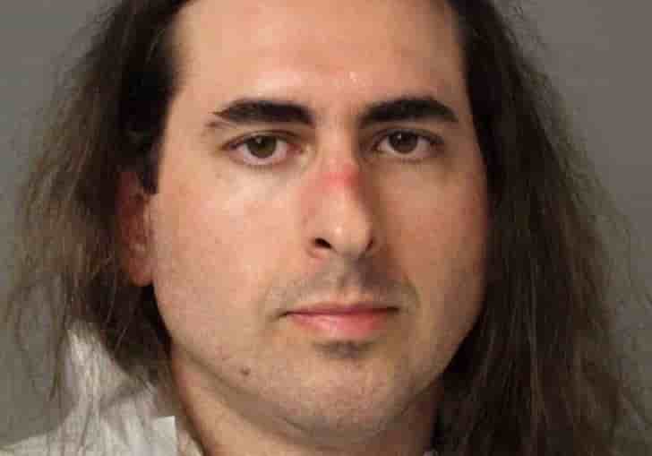 Le tireur d'annapolis inculpe et place en detention