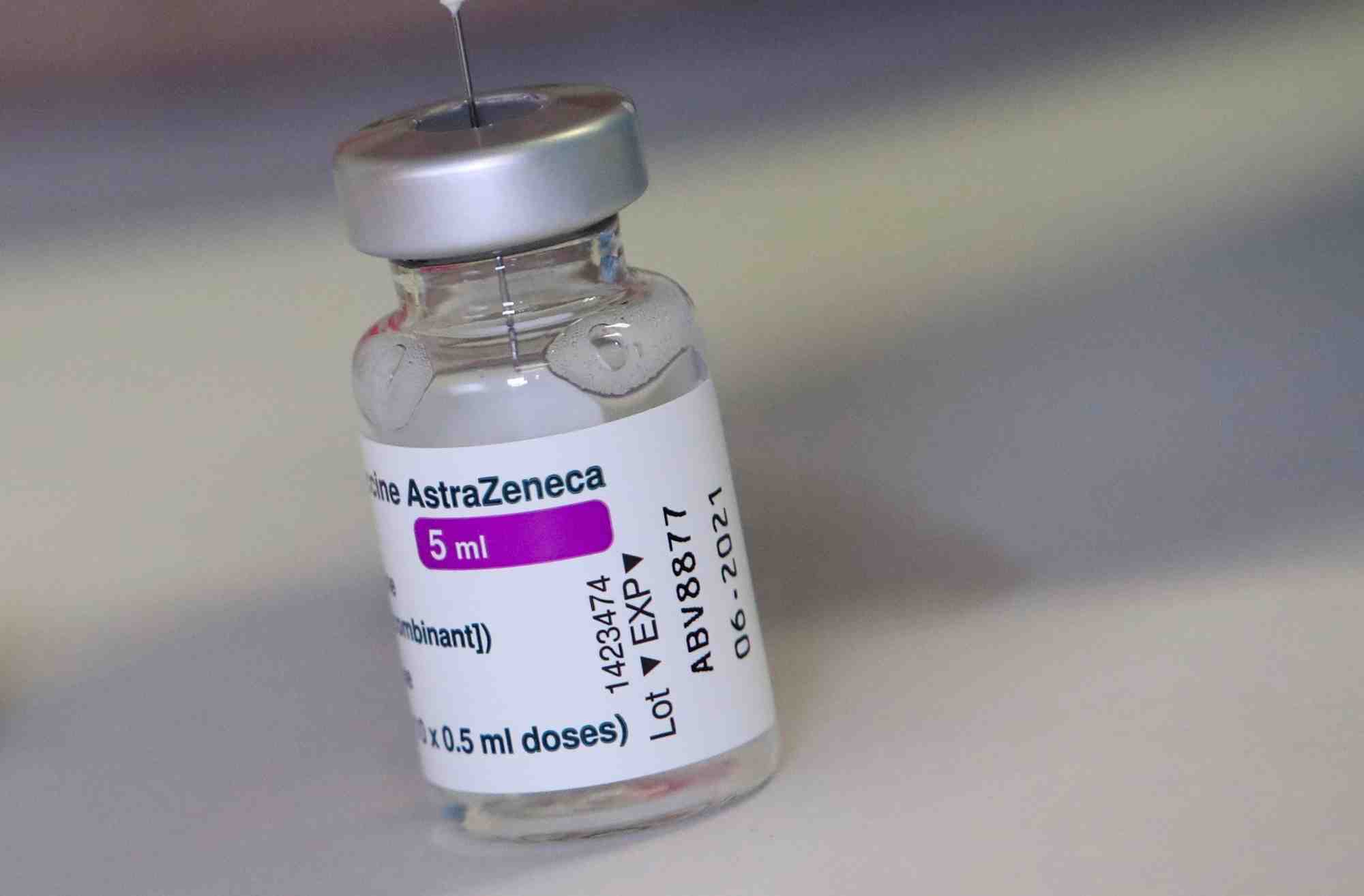 Coronavirus: des vaccins astrazeneca produits en grande-bretagne expedies en australie, rapporte la presse