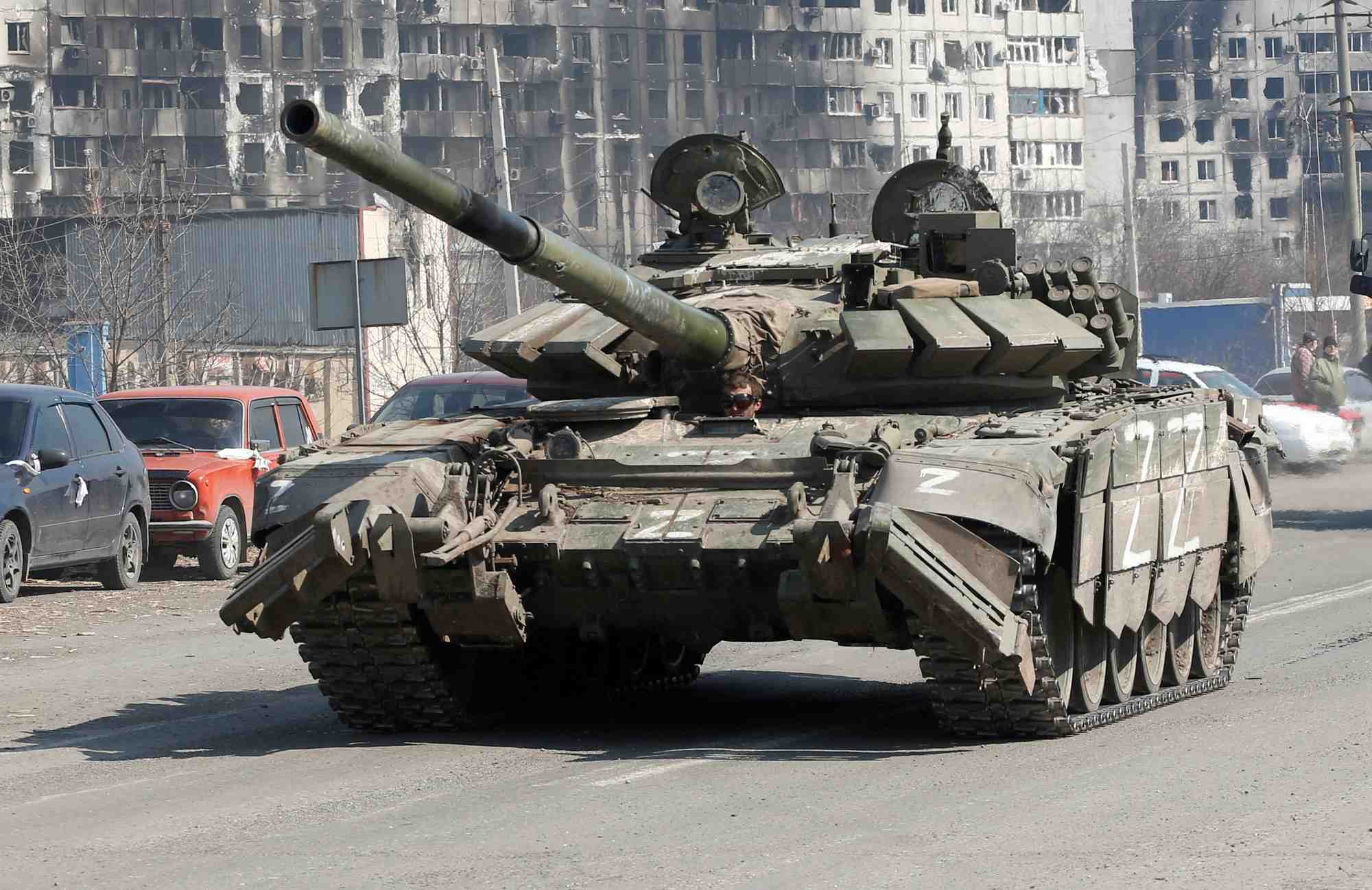 L'ukraine tente d'evacuer les civils alors que les forces russes pilonnent l'est et le sud