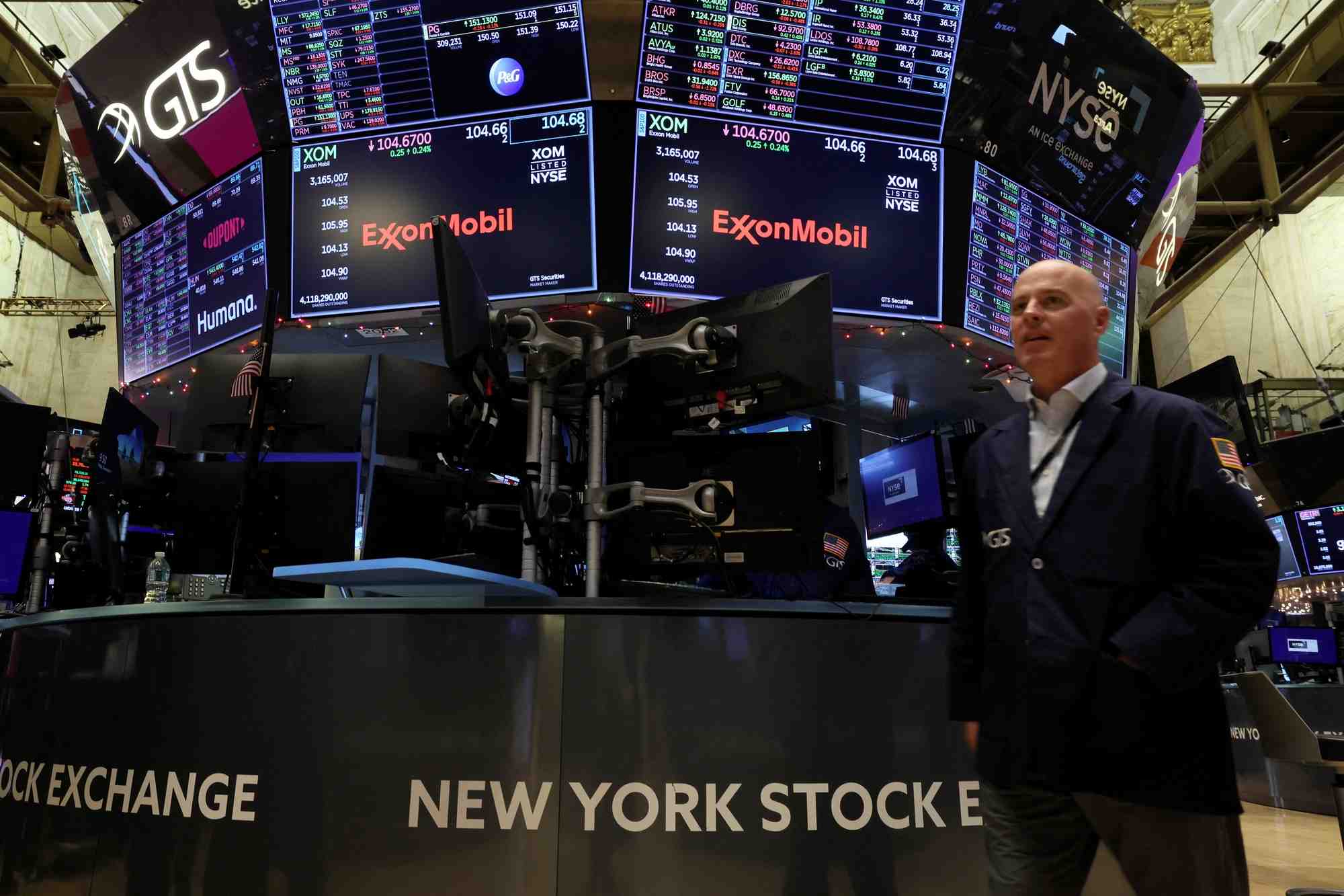 Des traders travaillent au nyse a new york.