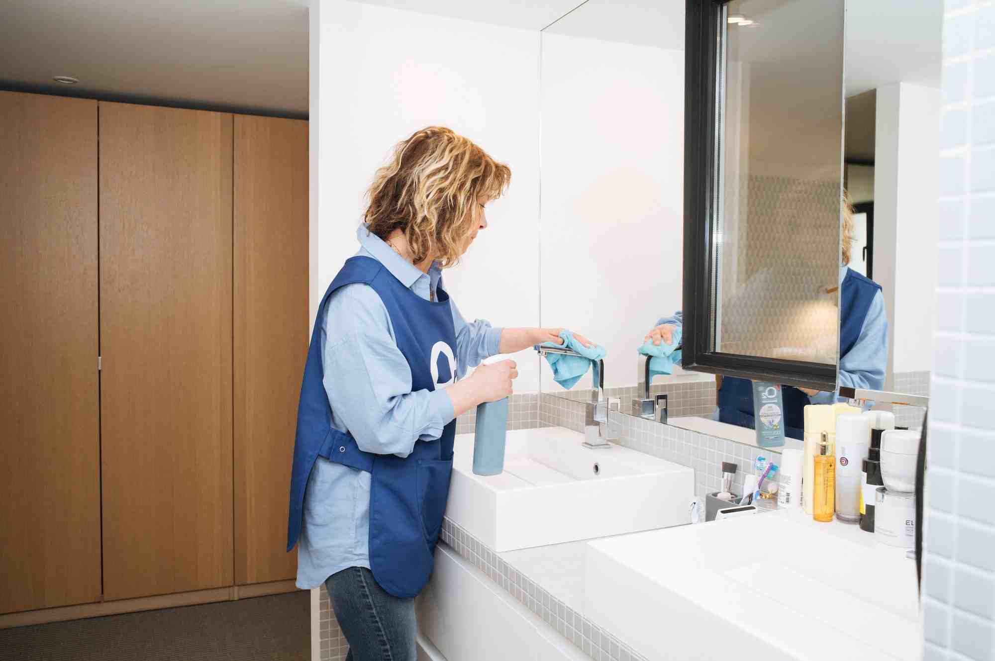 Leader des services à domicile en France, O2 enregistre 70% de son chiffre d'affaires (297 millions d’euros de chiffre d’affaires en 2023) dans l’entretien à domicile.