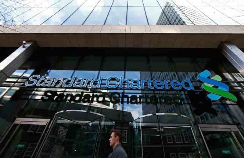 Le benefice 2015 de standard chartered fond de 84%