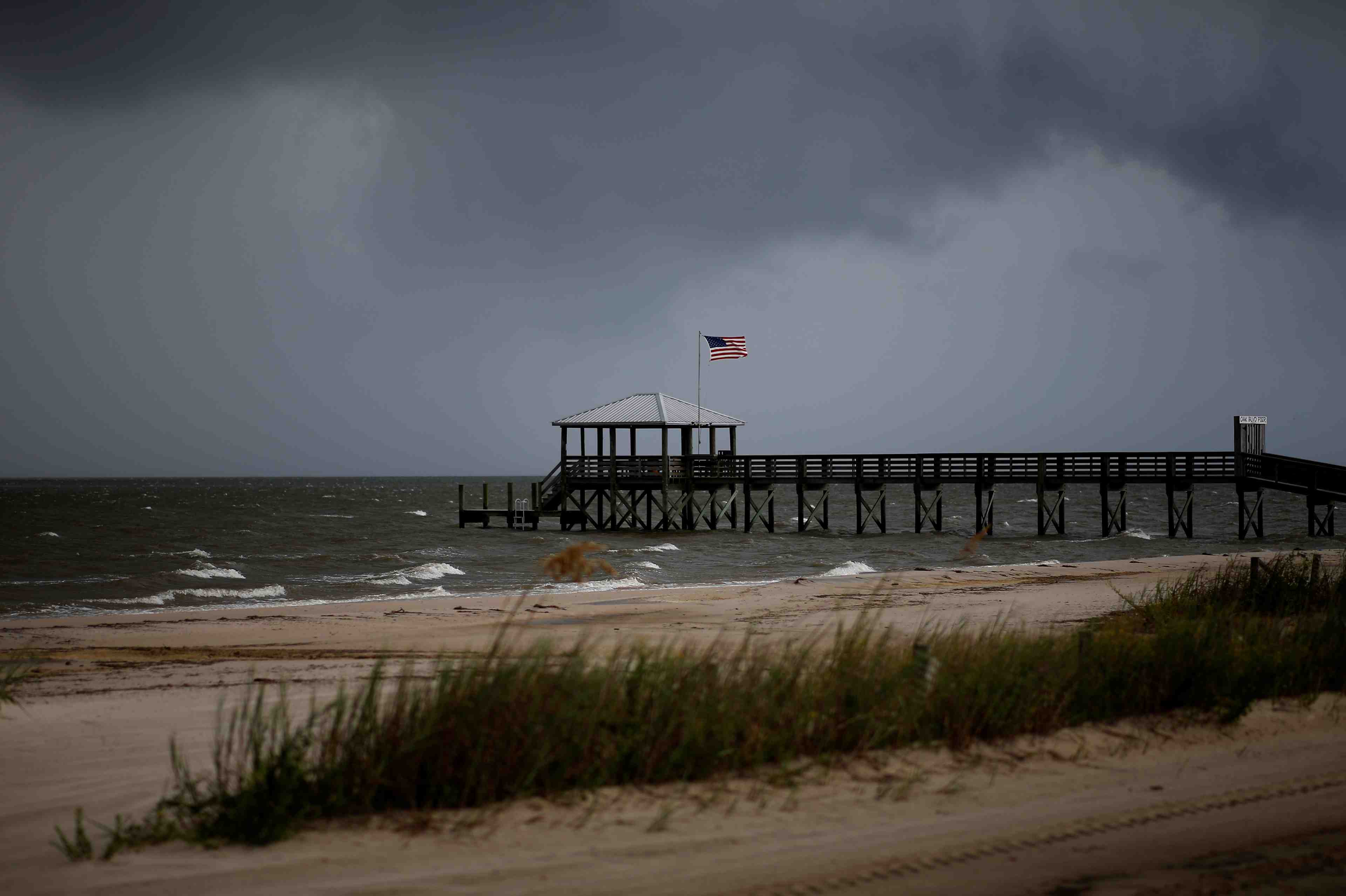Usa: la tempete gordon faiblit, l'ouragan florence s'annonce