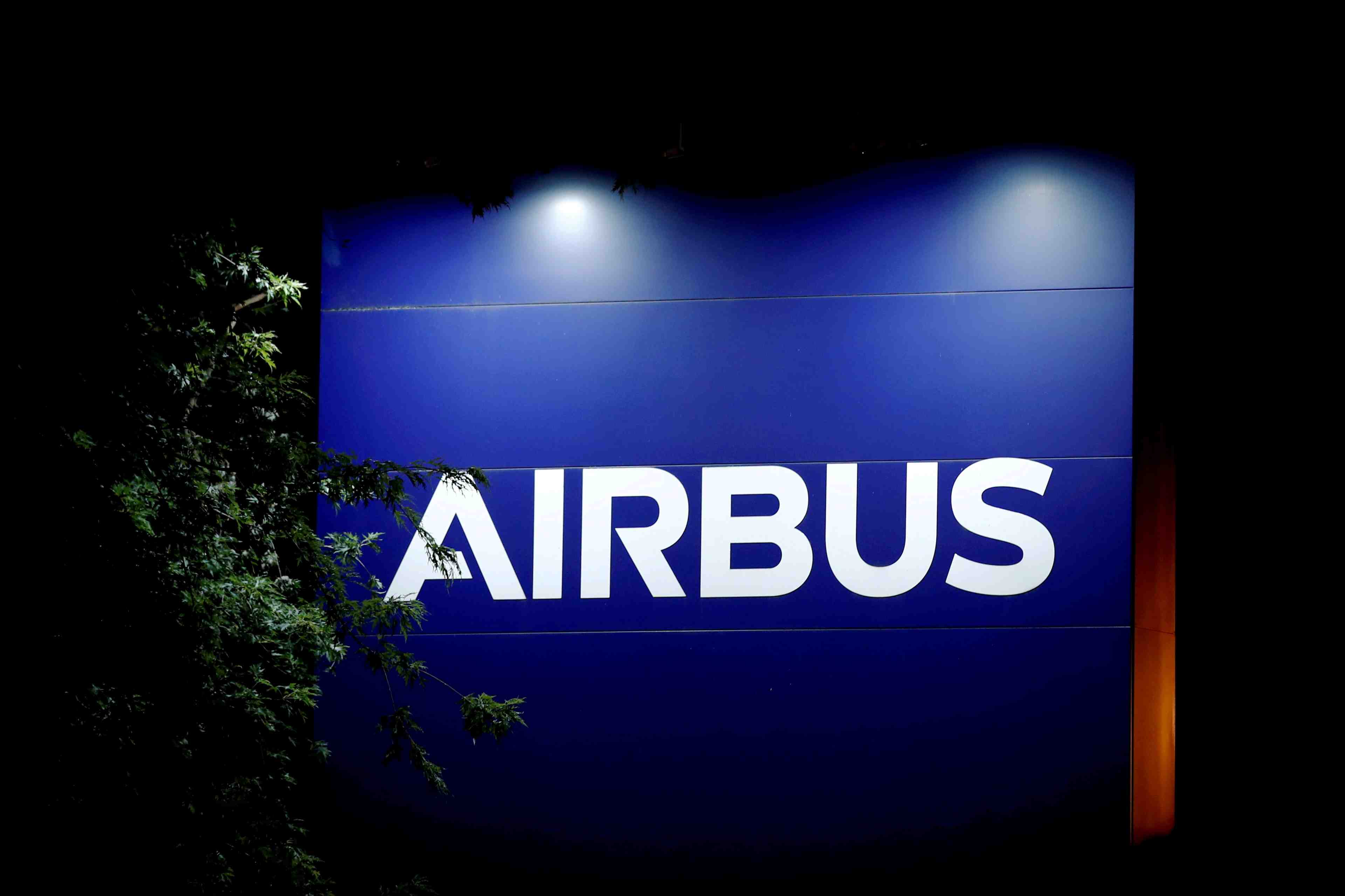 Airbus affine a la marge sa prevision de demande mondiale d'avions
