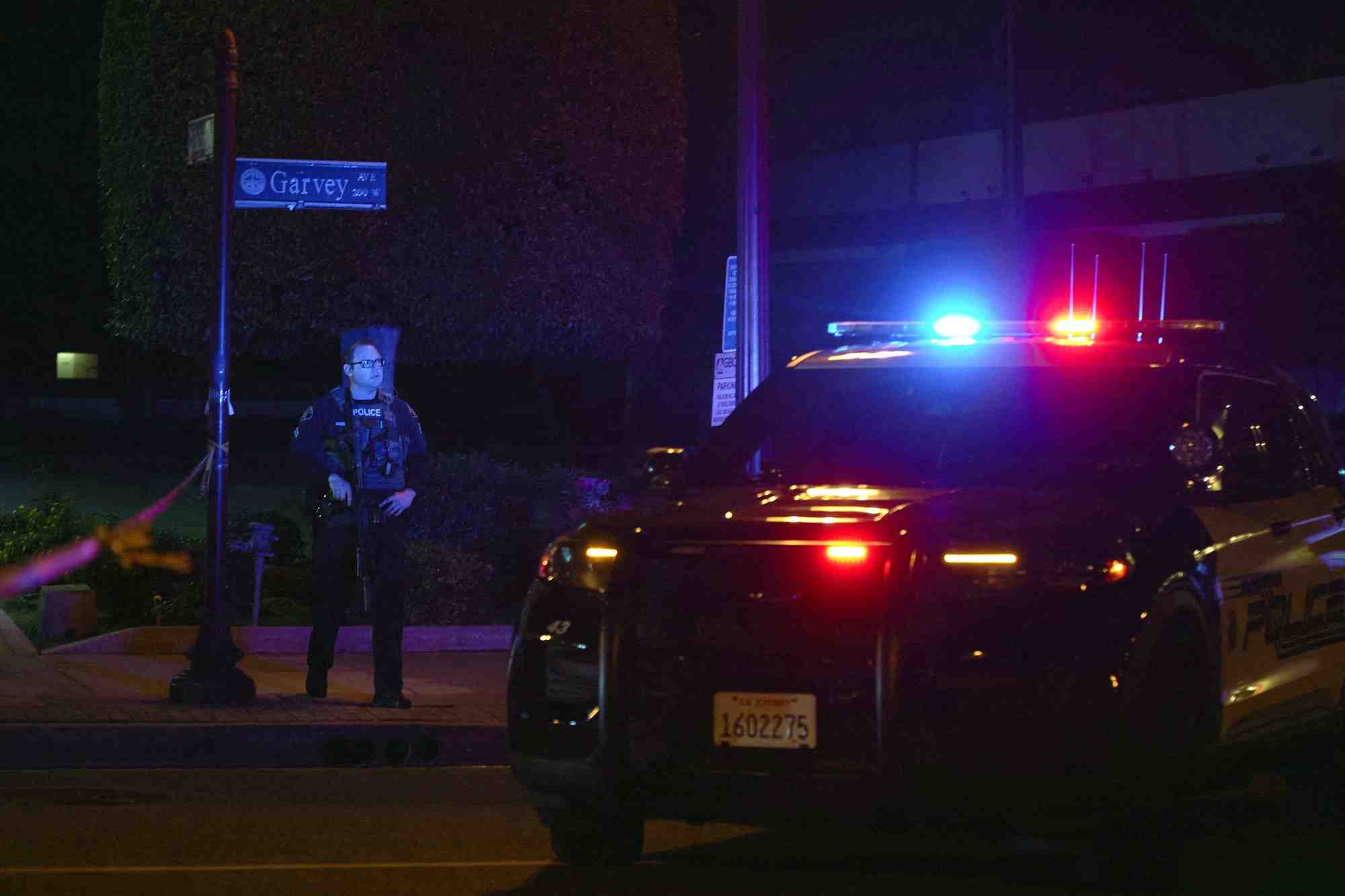 Un vehicule de police sur le lieu d'une fusillade a los angeles
