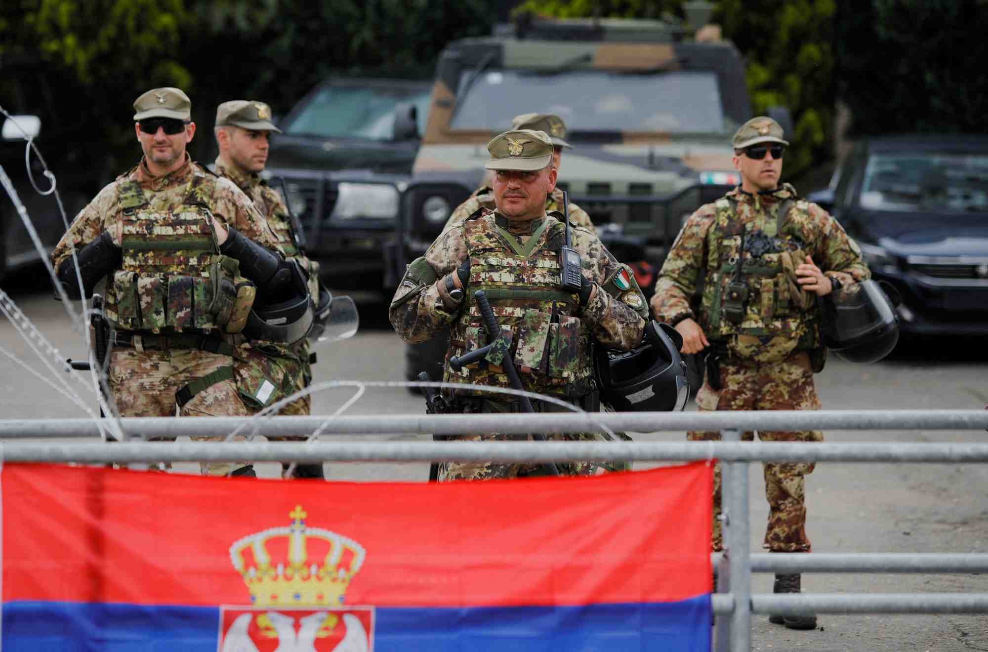 Photo des soldats italiens de l'otan au kosovo