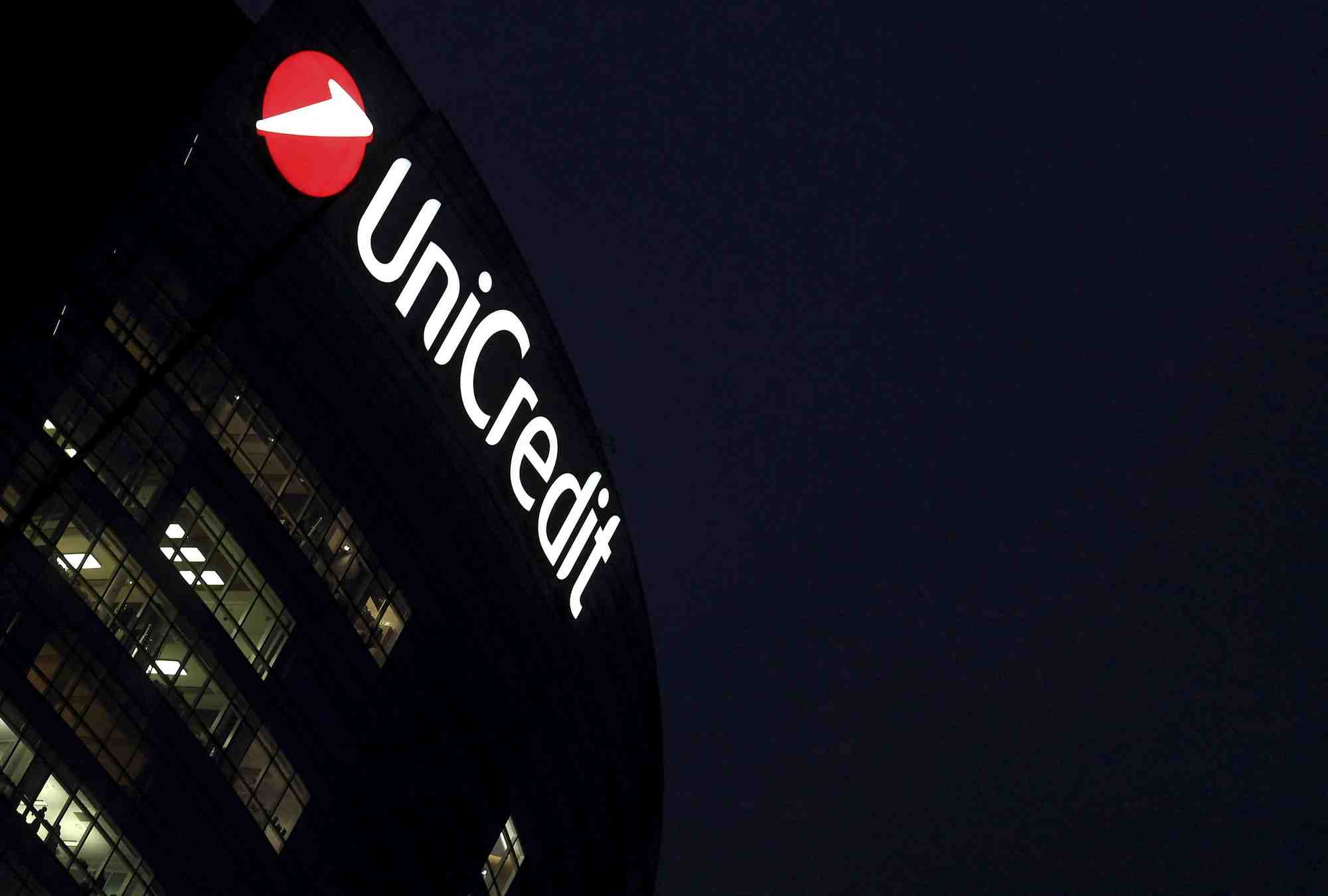 Le siege de la banque unicredit a milan