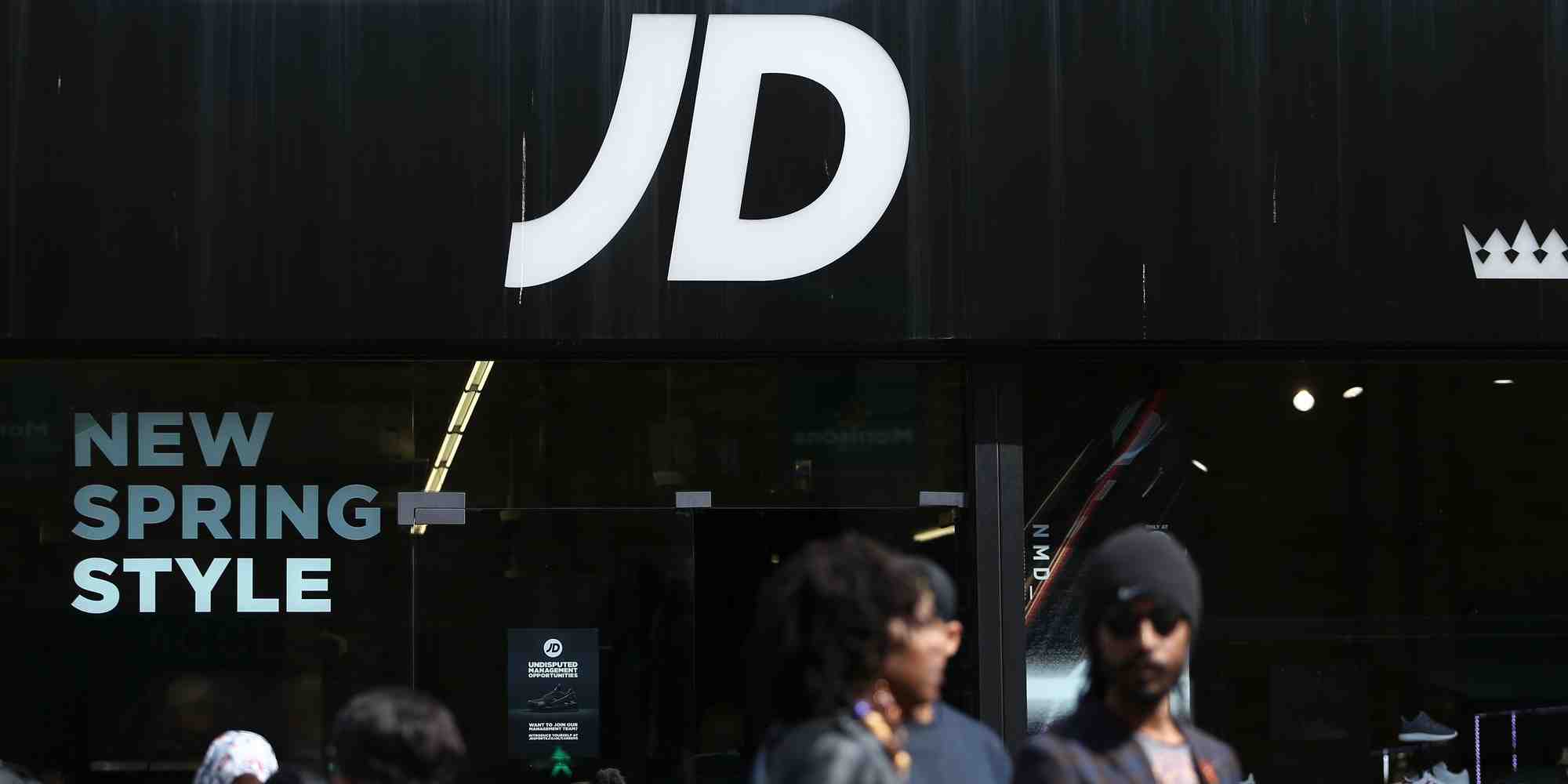 es deux enseignes vont coexister car « la clientèle de Courir est différente de celle de JD Sports, plus féminine et un peu plus âgée », précise-t-il.