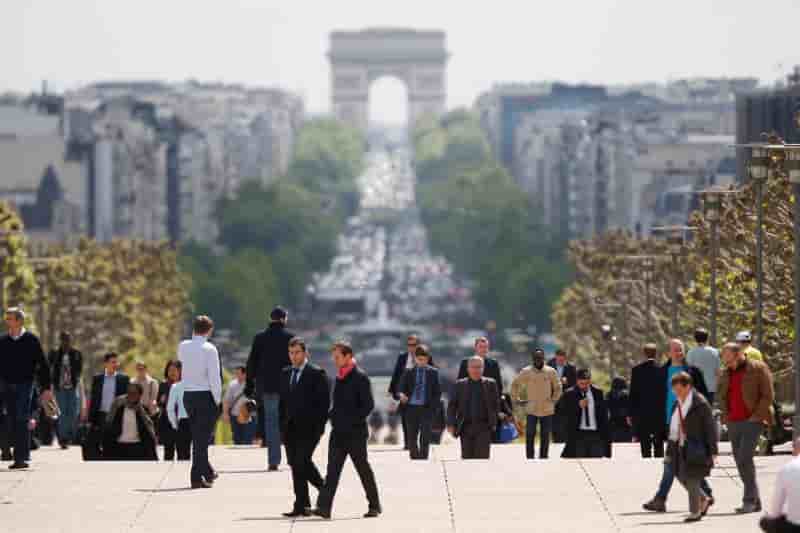 L'activite accelere dans le secteur prive