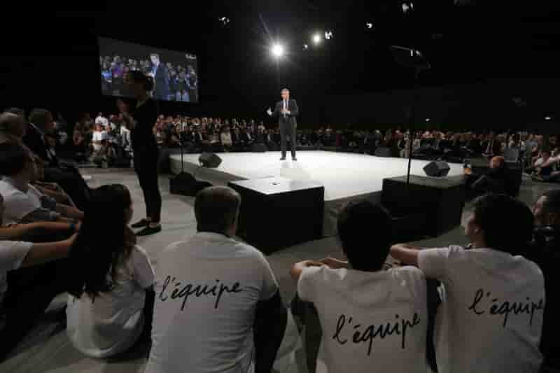 Emmanuel macron propose une reforme institutionnelle