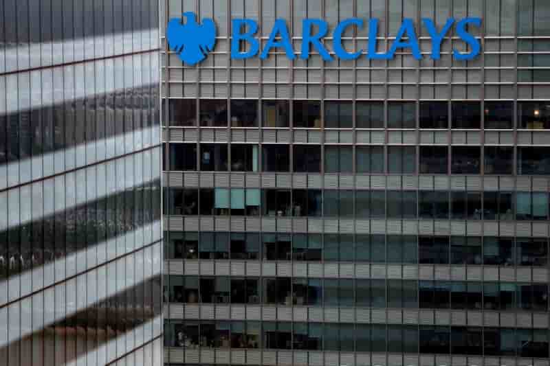 Barclays et d'ex-dirigeants poursuivis pour des operations avec le qatar