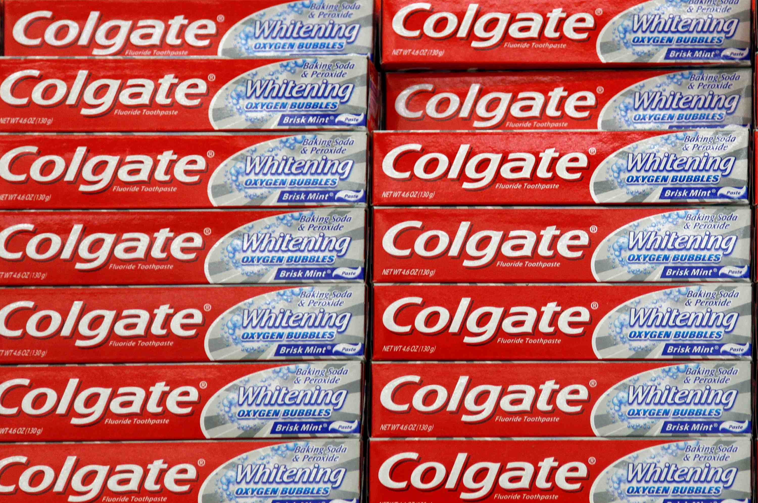 Colgate ajuste a la baisse sa prevision de benefice par action, recule en bourse