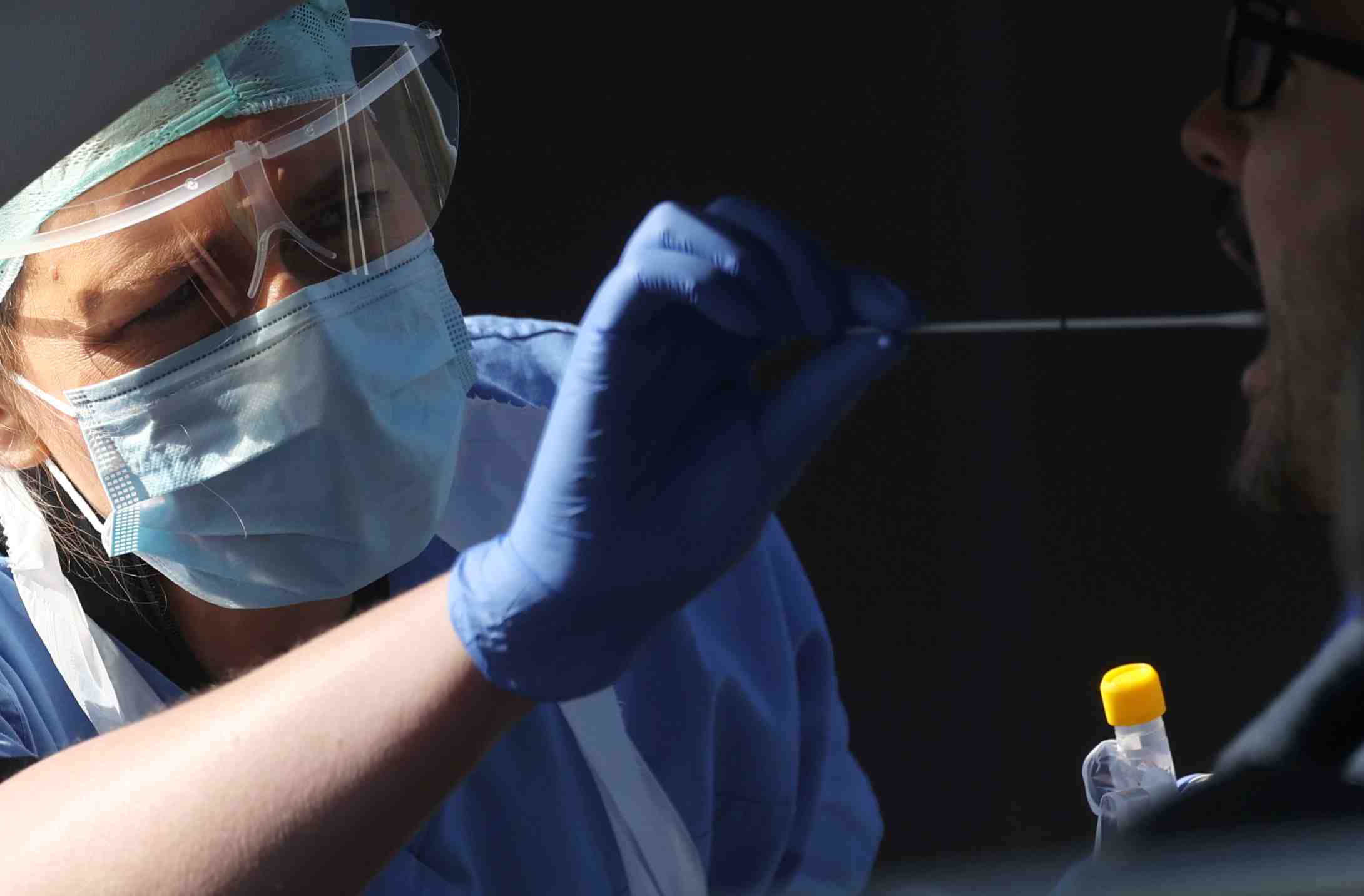 A londres, un hopital de campagne accueille ses premiers patients
