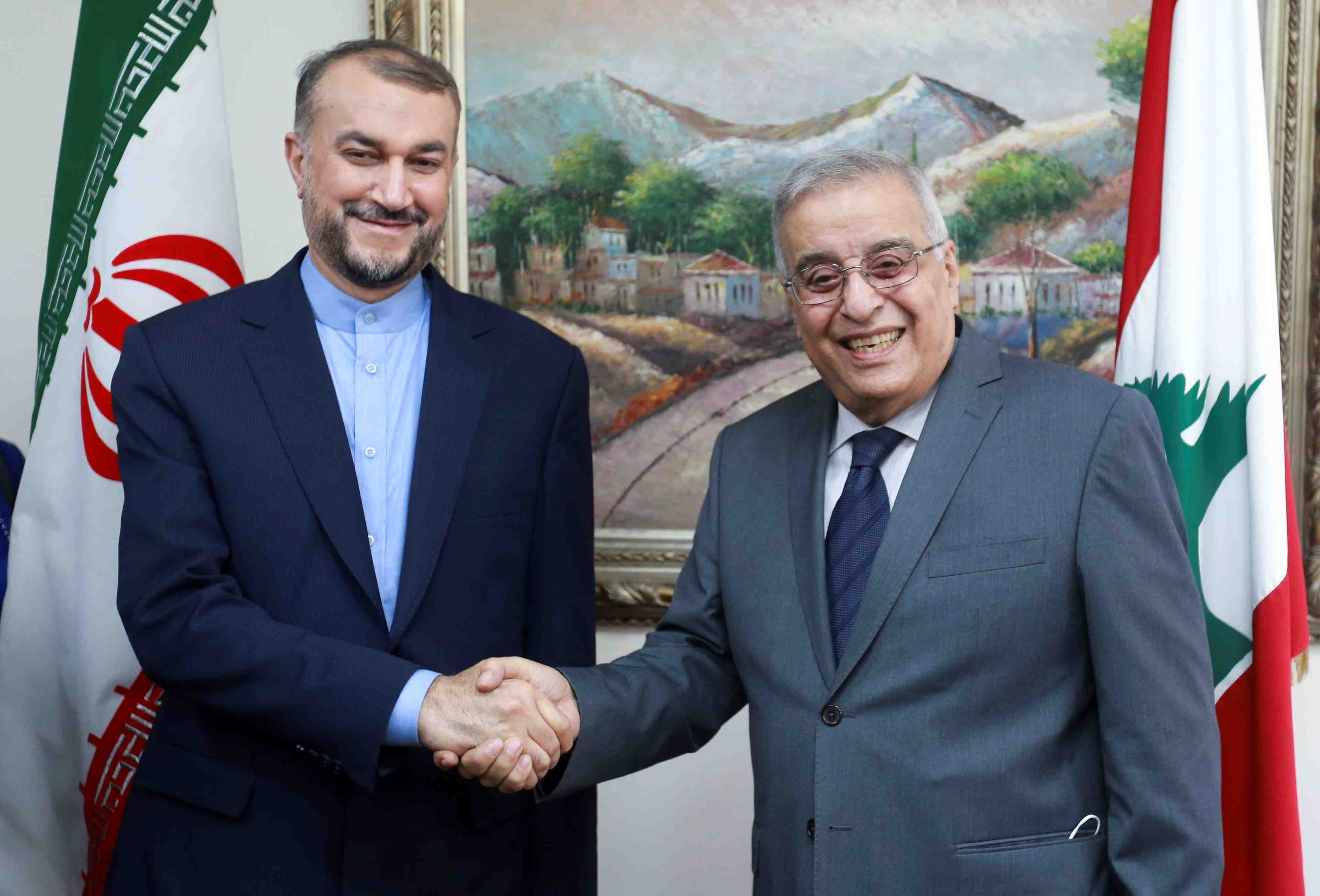 L'iran pret a construire deux centrales electriques au liban