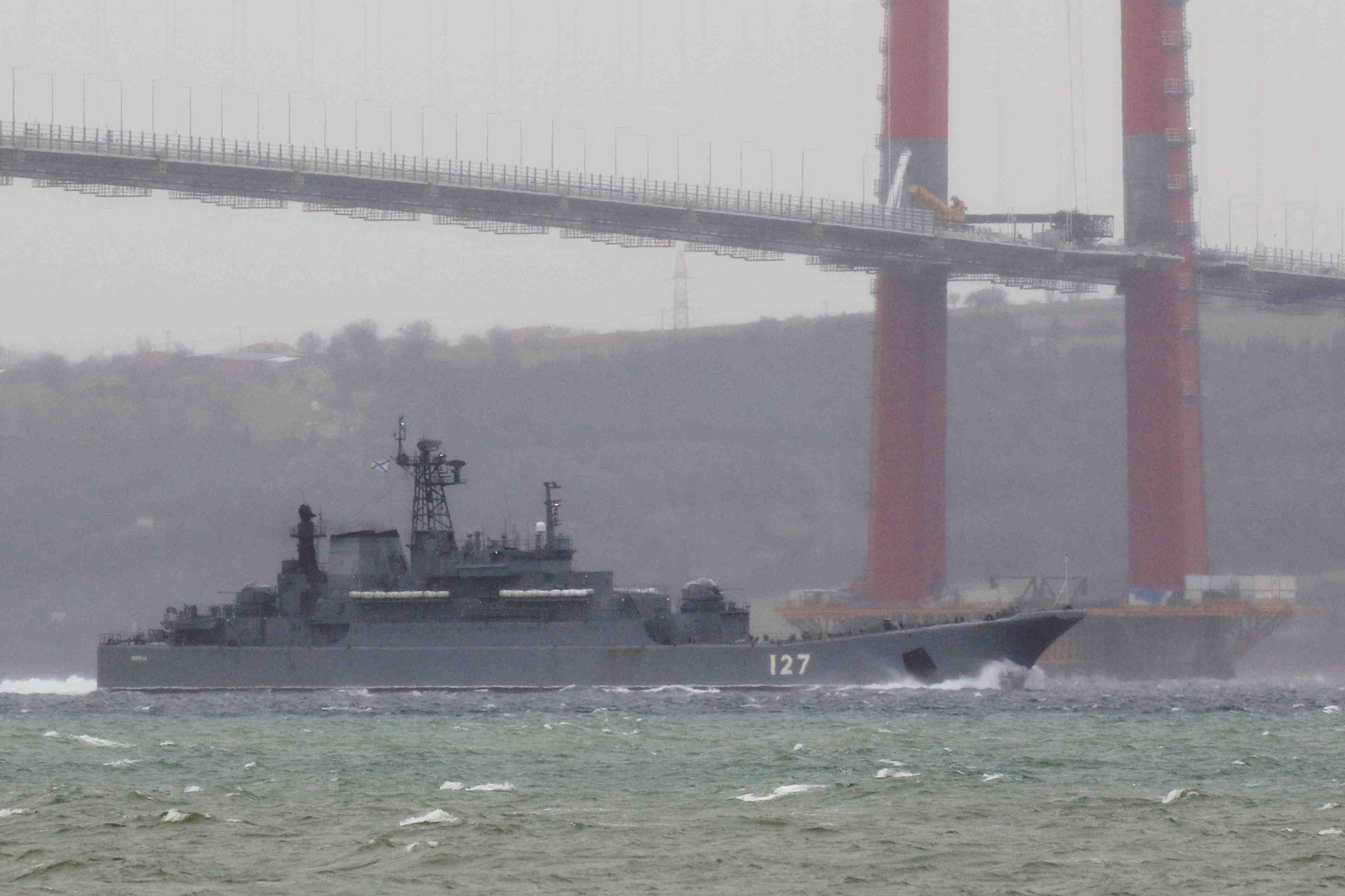 Les exercices russes en mer noire ont rendu la navigation "pratiquement impossible", denonce kiev