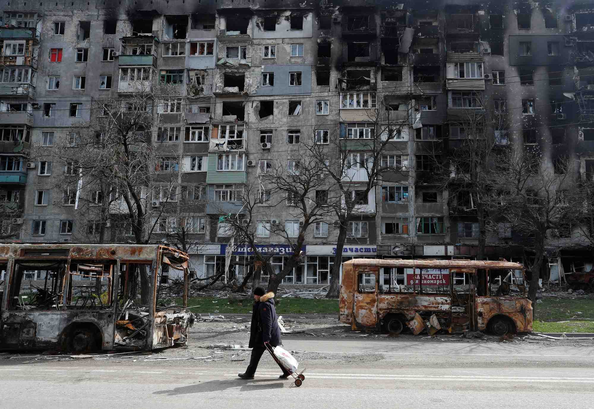 Marioupol resiste a l'ultimatum russe, l'occident promet des armes