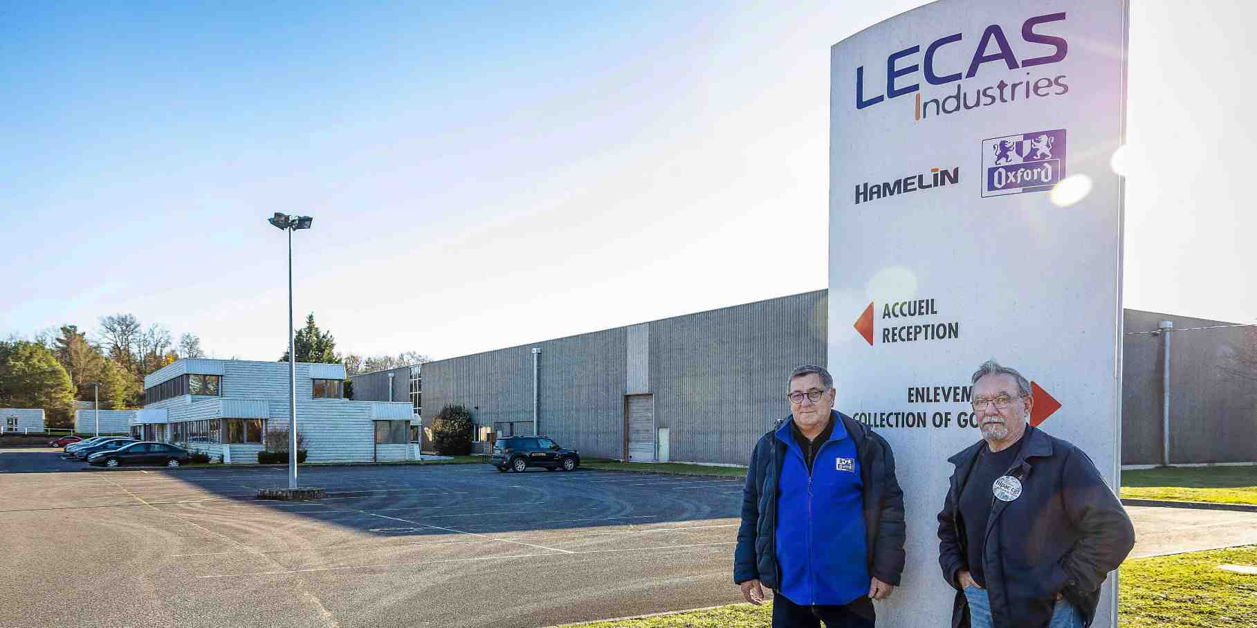 Les salariés de Lecas ont manifesté le 12 décembre à Nersac en Charente contre la délocalisation de leur papeterie et de la production des agendas Oxford.