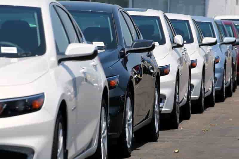 Les constructeurs sont poussés à rationaliser leur production, et les annonces de restructuration pleuvent : BMW, Audi, Ford, Daimler, Continental... des dizaines de milliers de suppressions d'emplois ont été communiquées ces dernières semaines.