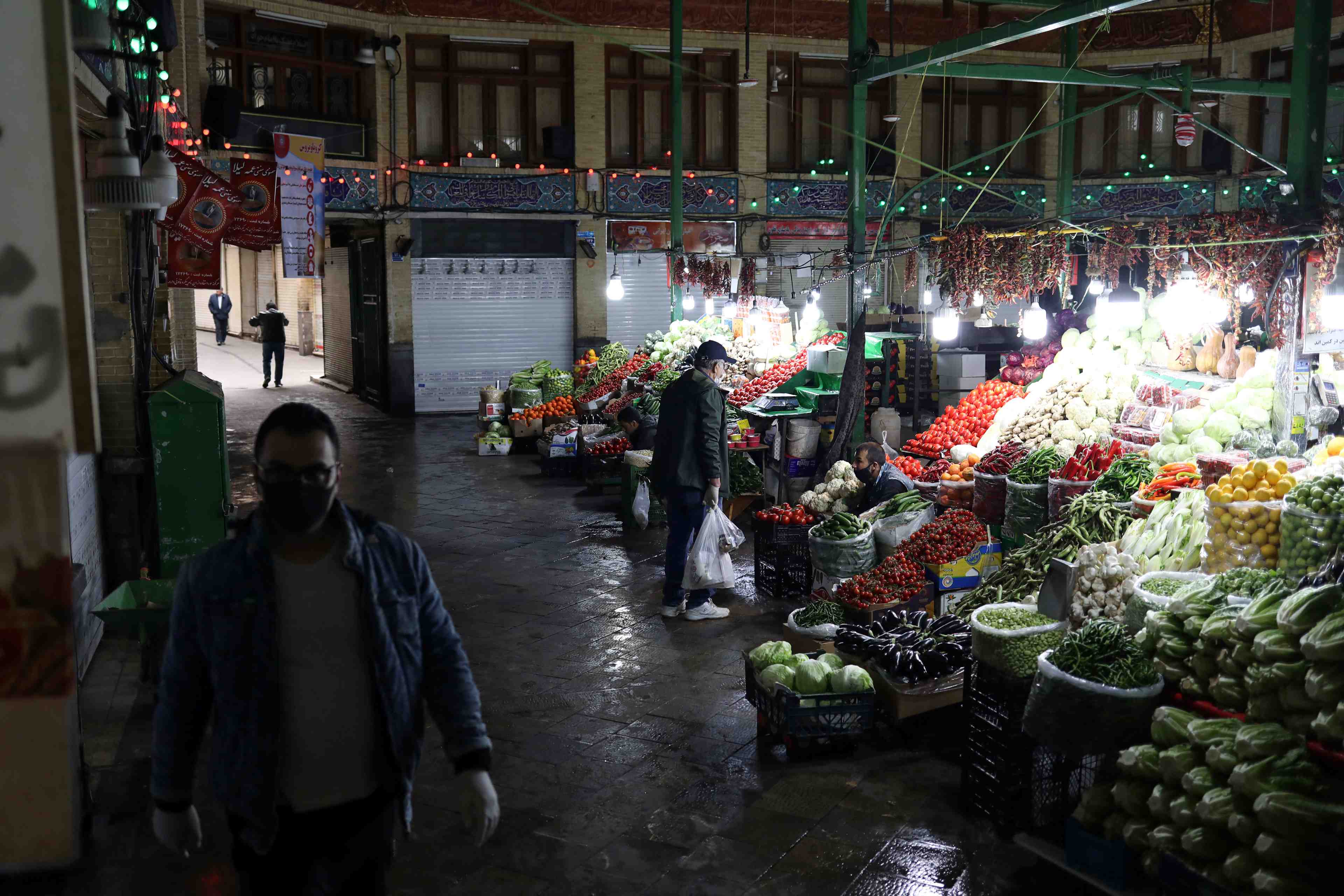 Coronavirus: l'iran veut relancer les activites economiques "a bas risque"