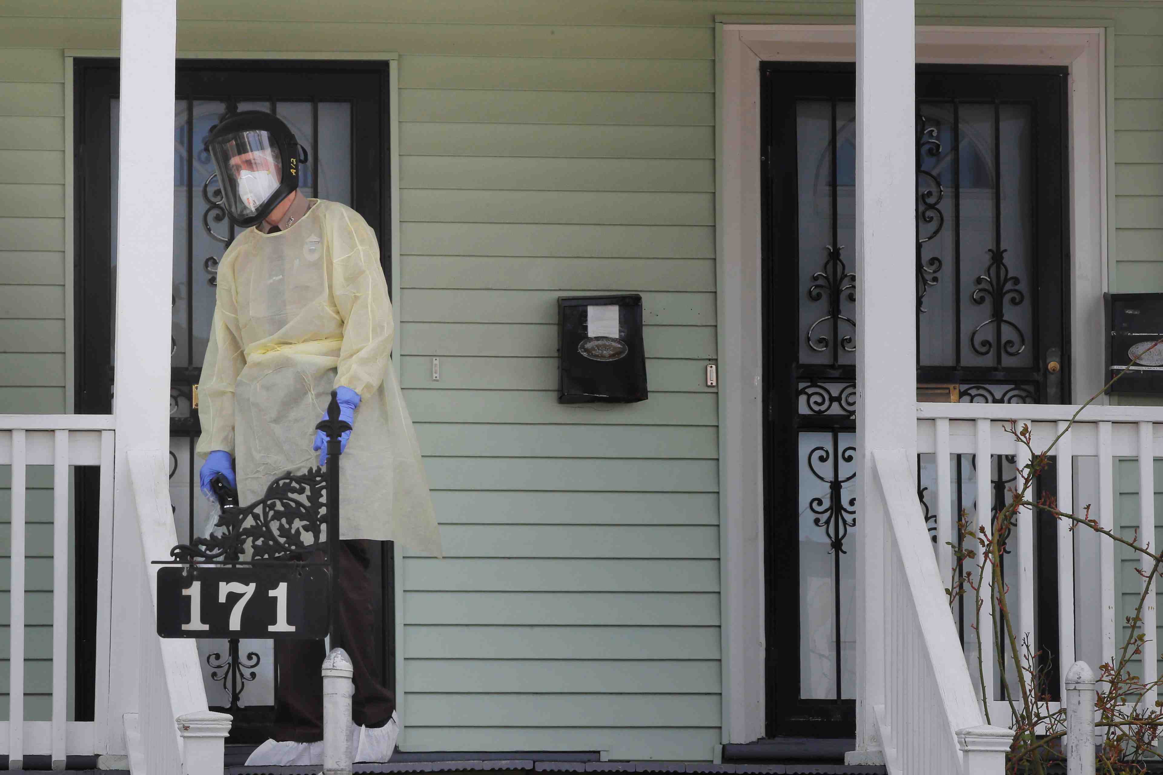 Coronavirus: plus de 1.800 deces en une journee aux etats-unis