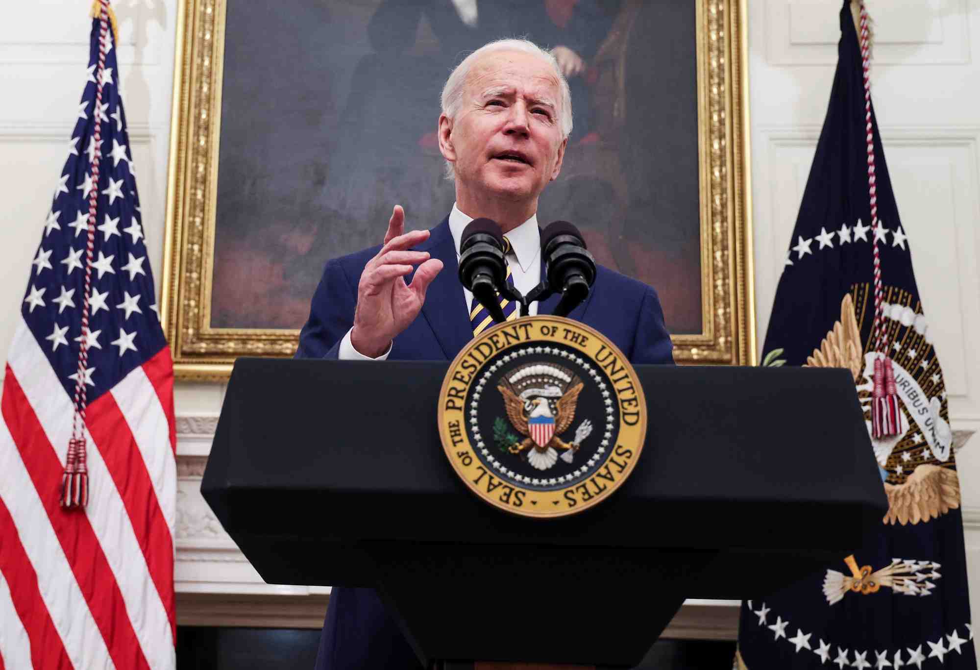 Biden prolonge les restrictions sur les voyageurs de l'ue a cause du covid
