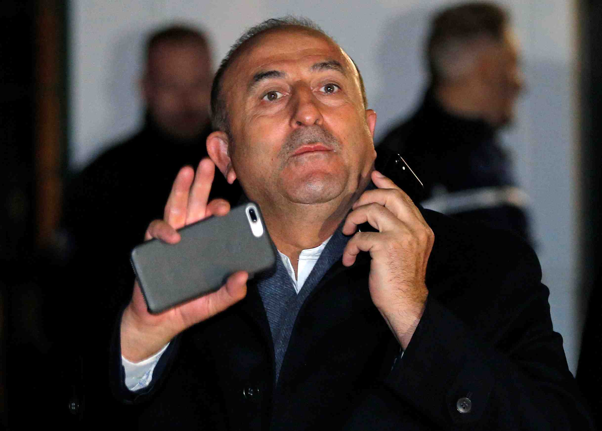 Le ministre turc des affaires etrangeres arrive en france apres avoir ete refoule des pays bas