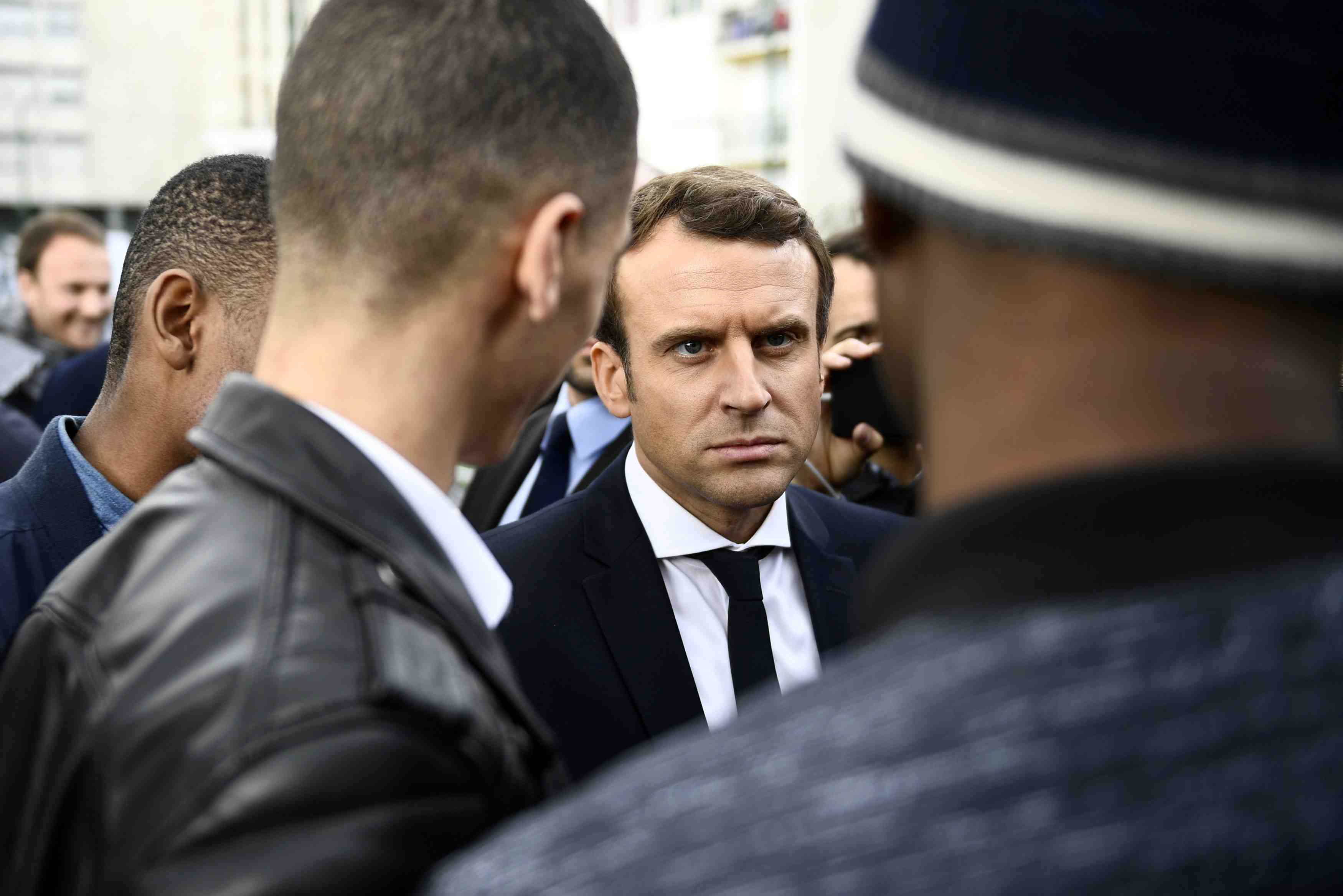 A sarcelles, macron accuse le fn d'etre un "parti xenophobe"