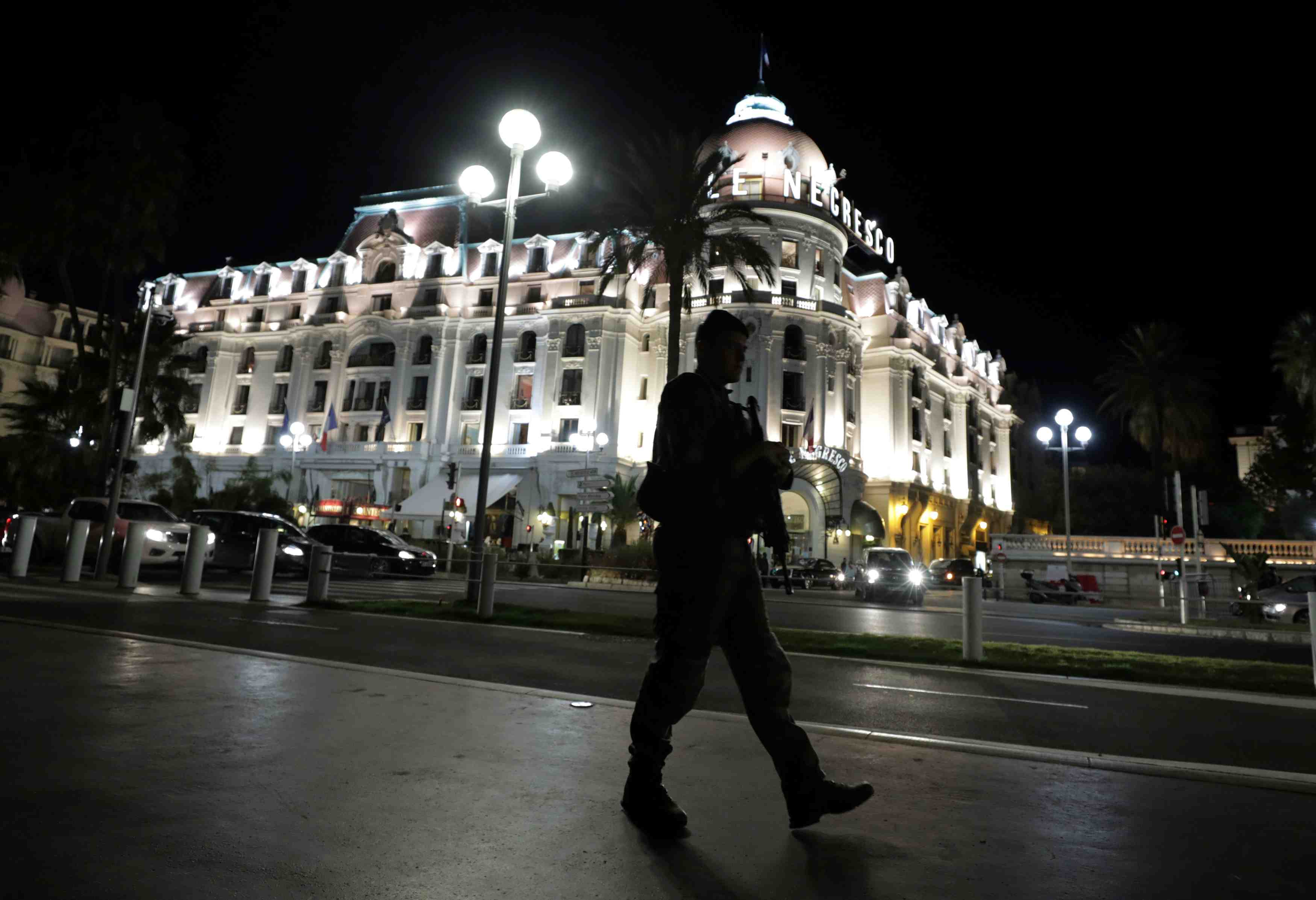 Un homme arme d'un couteau arrete promenade des anglais a nice