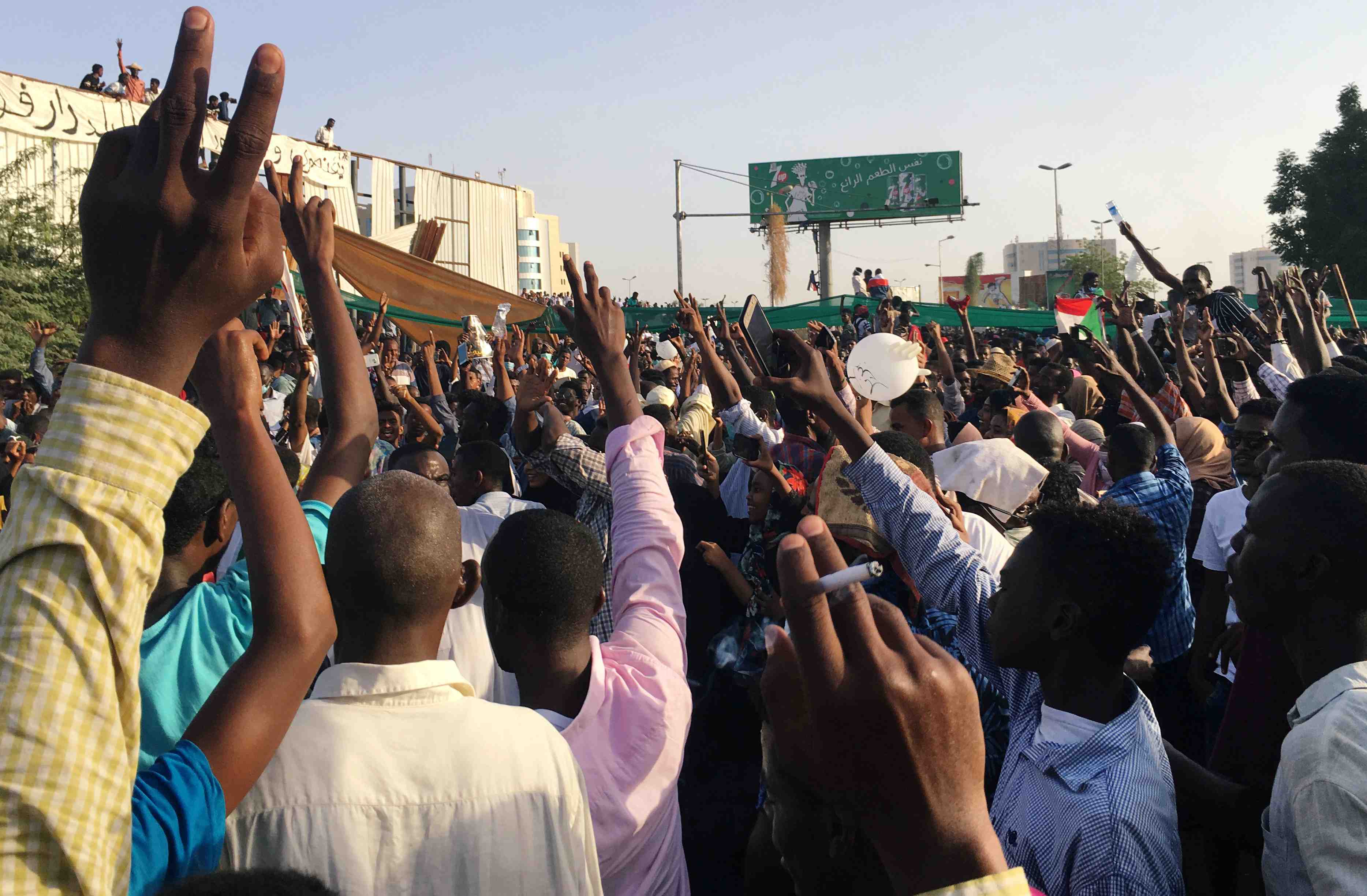 Soudan: des coups de feu entendus dans les manifestations a khartoum