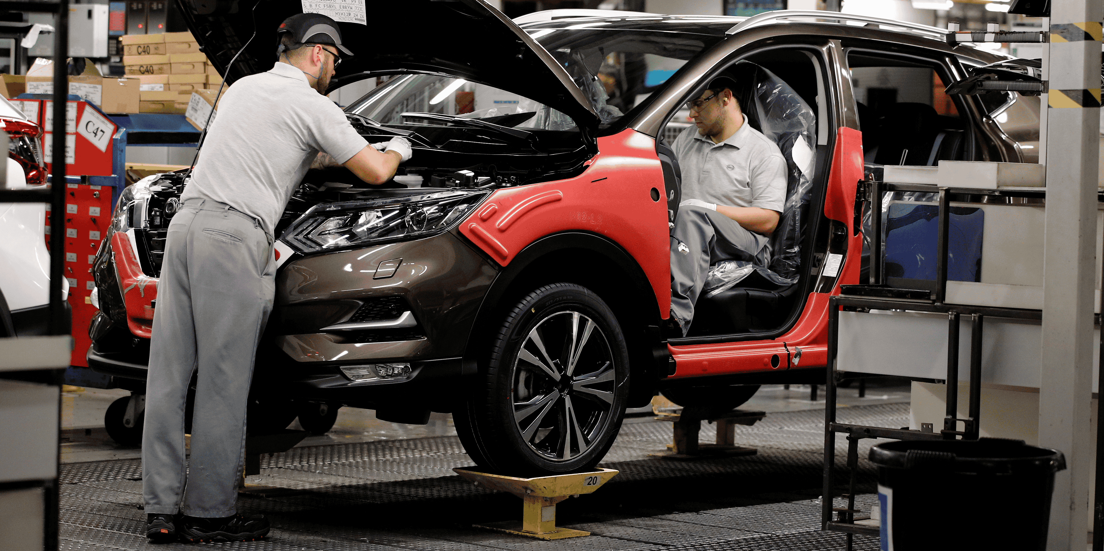 Coronavirus: les constructeurs automobiles europeens redemarrent la production
