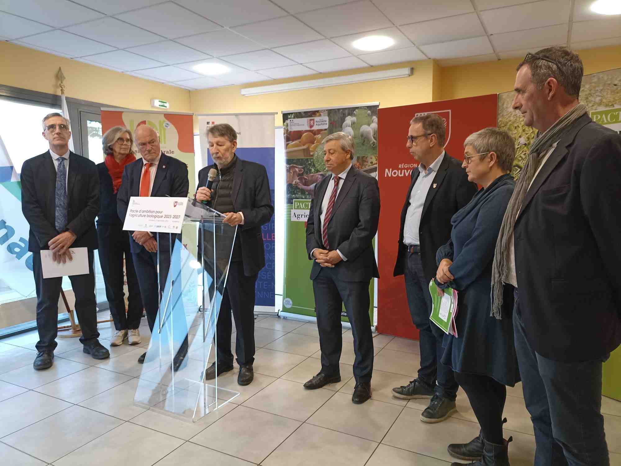 A l'échelle de la Nouvelle-Aquitaine, le Pacte d'ambition pour l'agriculture biologique 2023-2027 a été co-signé le 15 décembre dans les locaux du Sivu Bordeaux Mérignac qui s'approvisionne à hauteur de 57 % en produits bio.