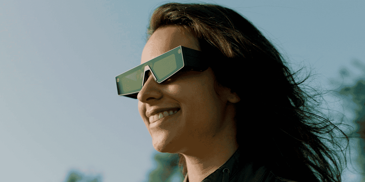 Le CEO de Snap, Evan Spiegel, est persuadé que ses lunettes de réalité augmentée, les Spectacles, pourront un jour être aussi populaires que les smartphones.