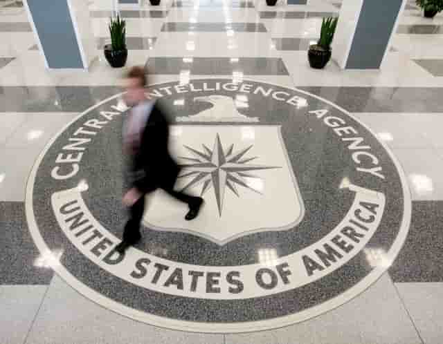 Washington poursuit deux espions russes pour le piratage de yahoo