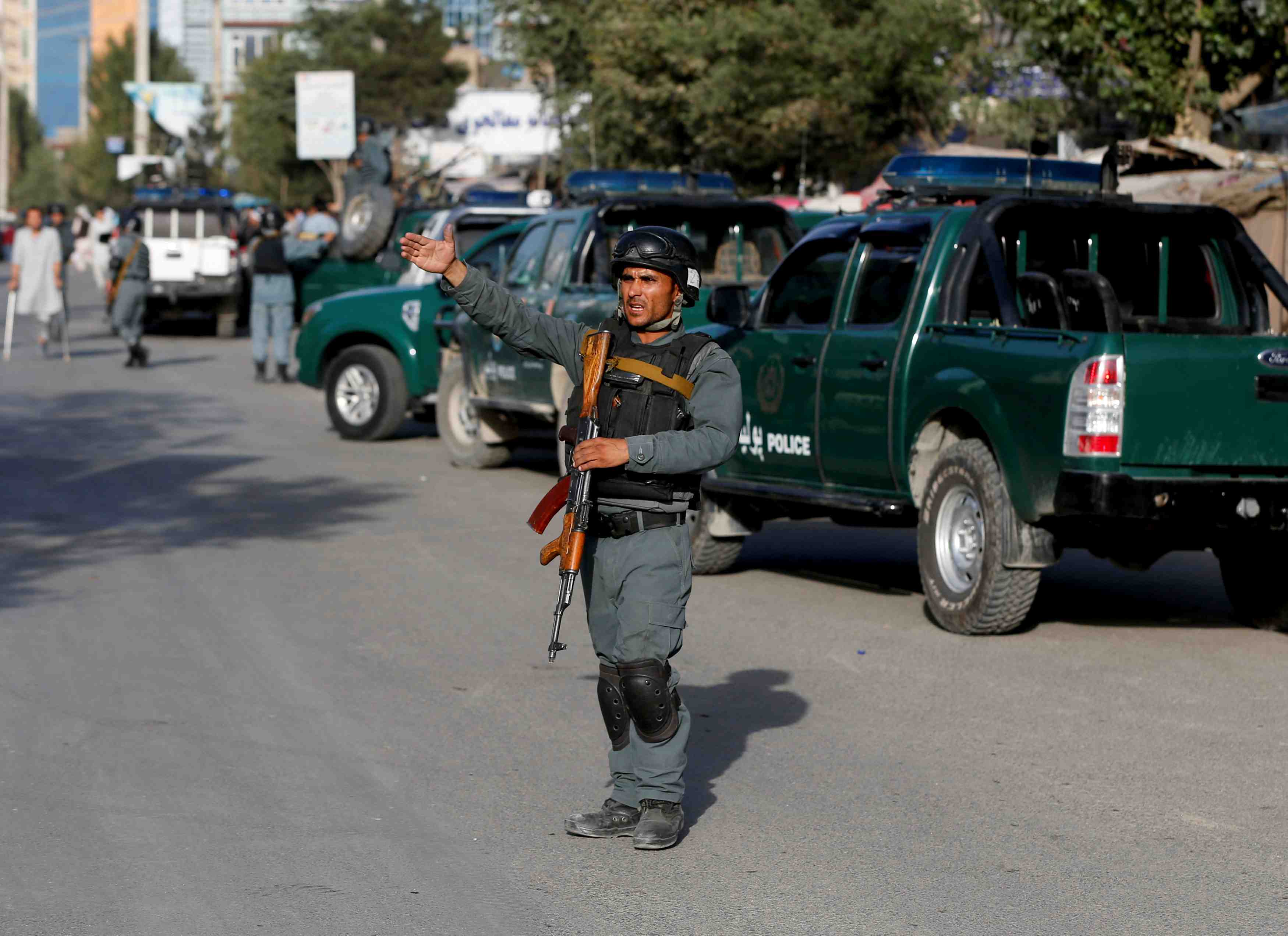 Des dizaines de morts en afghanistan apres deux attaques distinctes