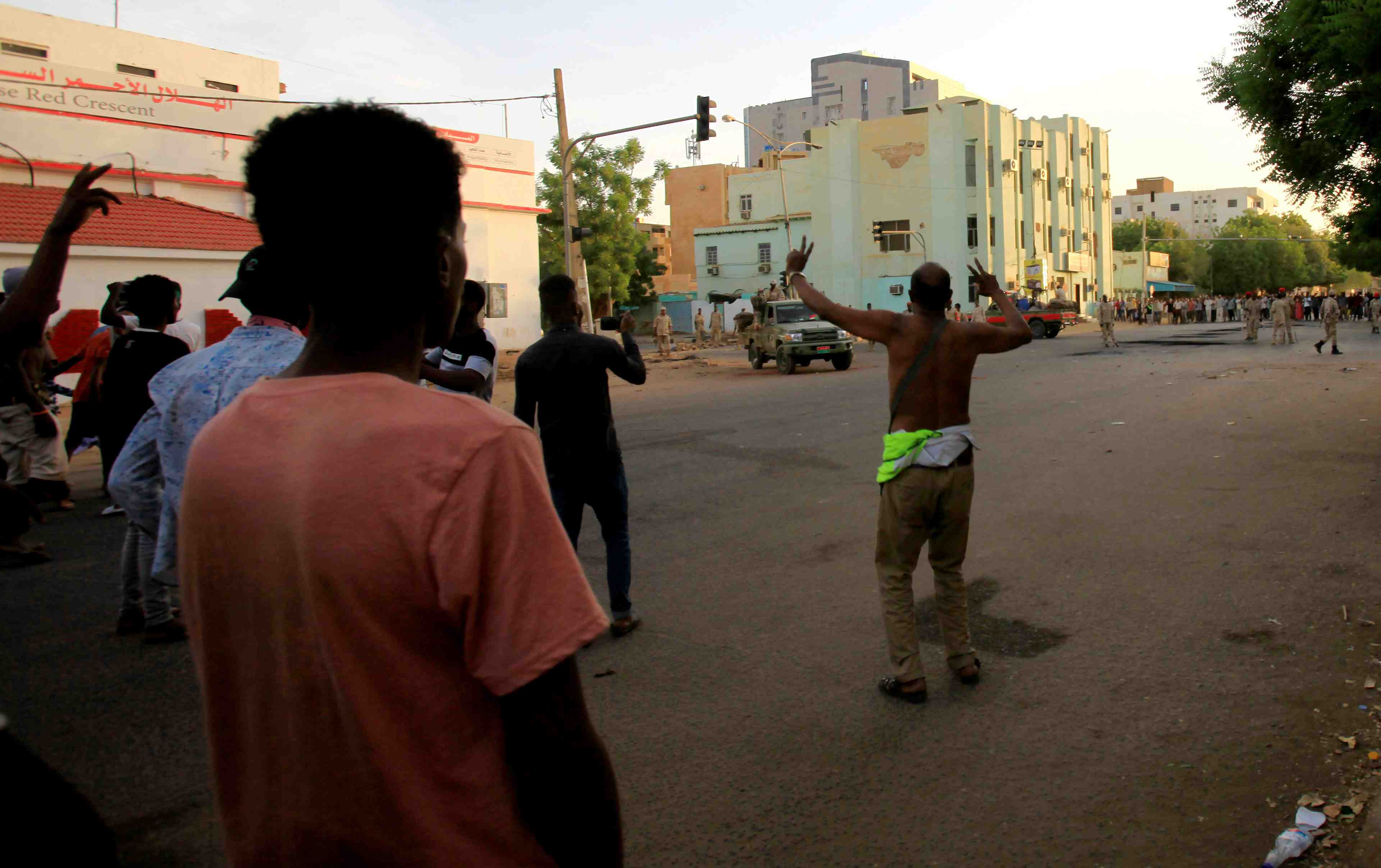 Heurts a khartoum, suspension des pourparlers entre armee et opposition