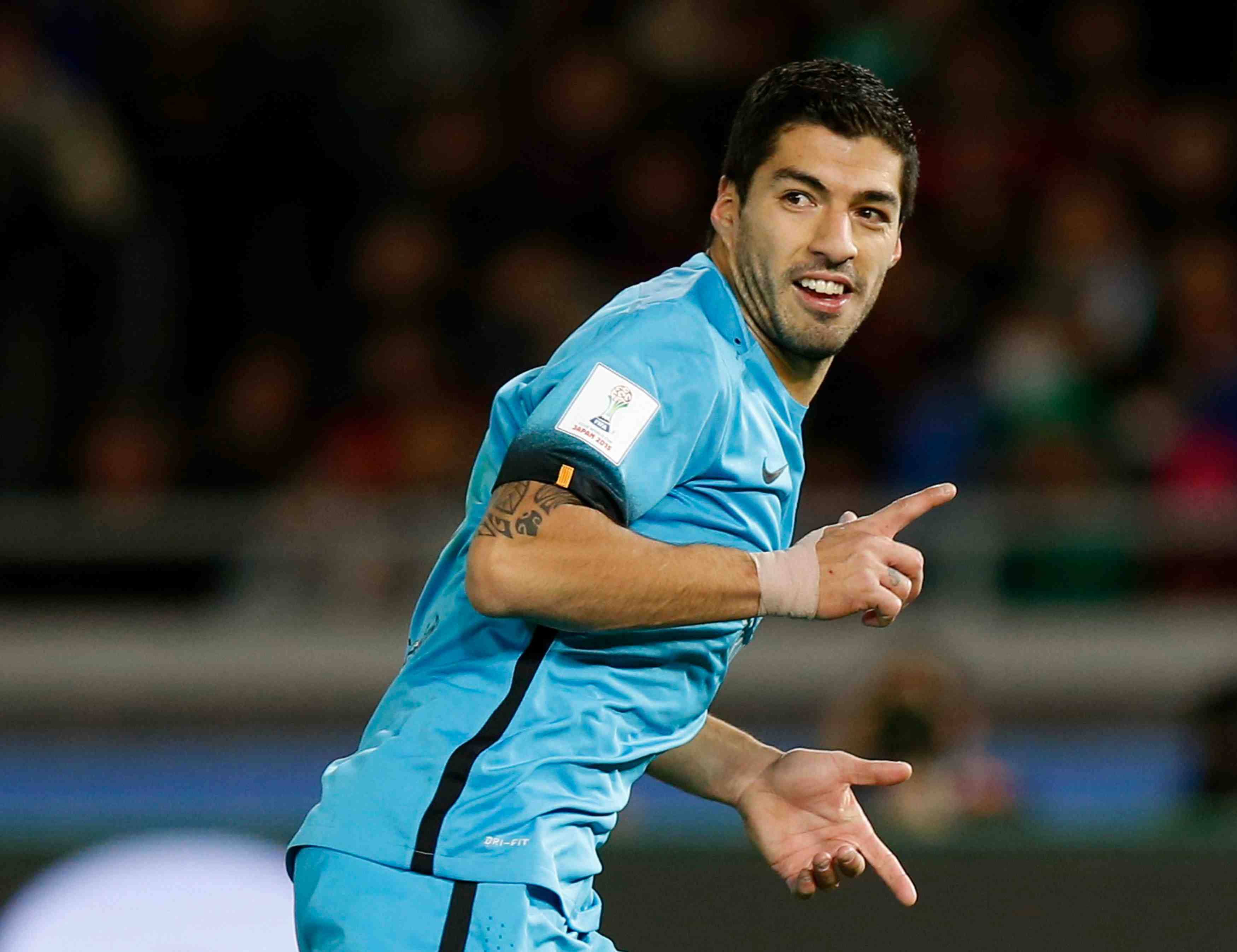 Suarez signe un triple et envoie barcelone en finale