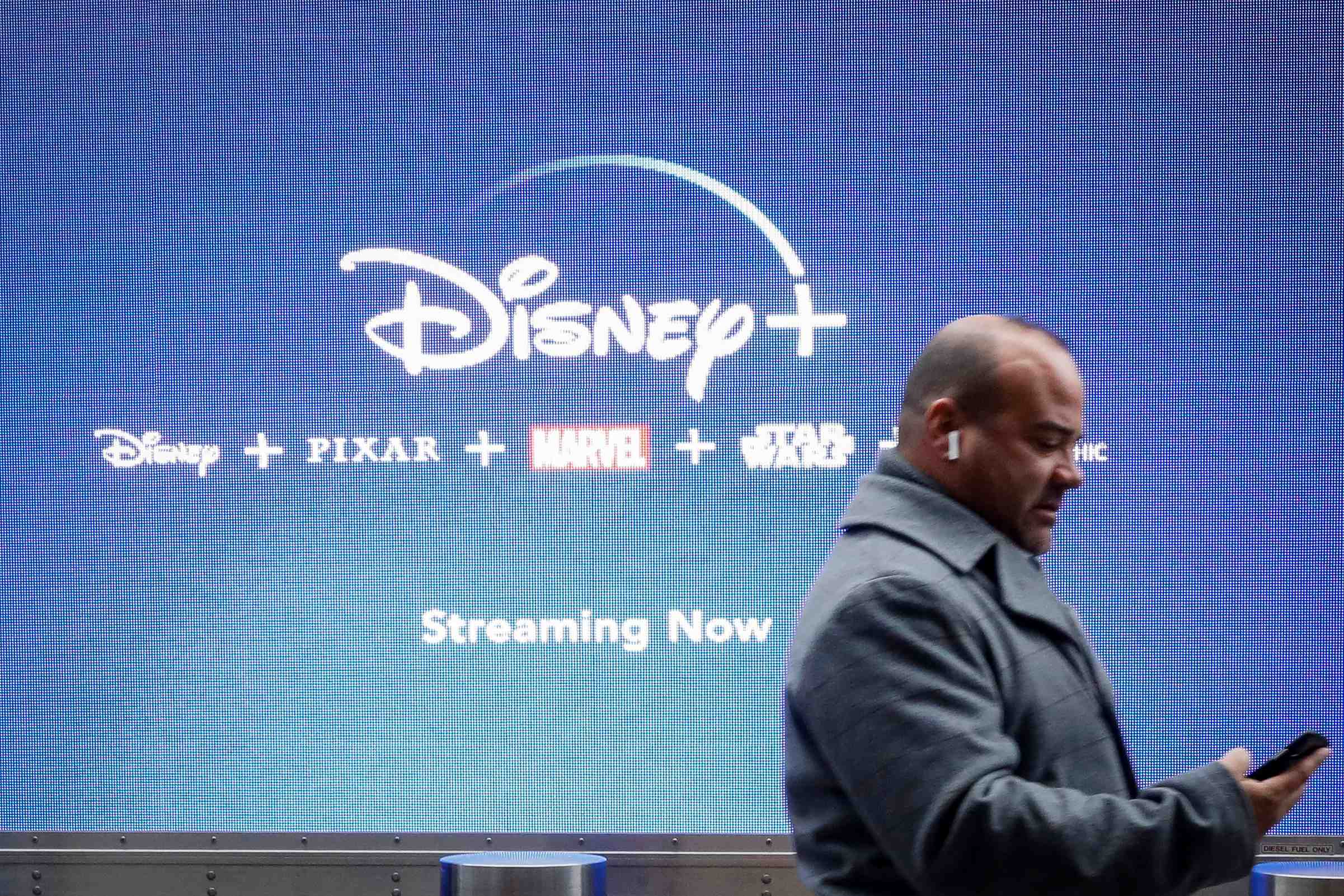 Disney lance sa plateforme de streaming, se dit victime de son succes